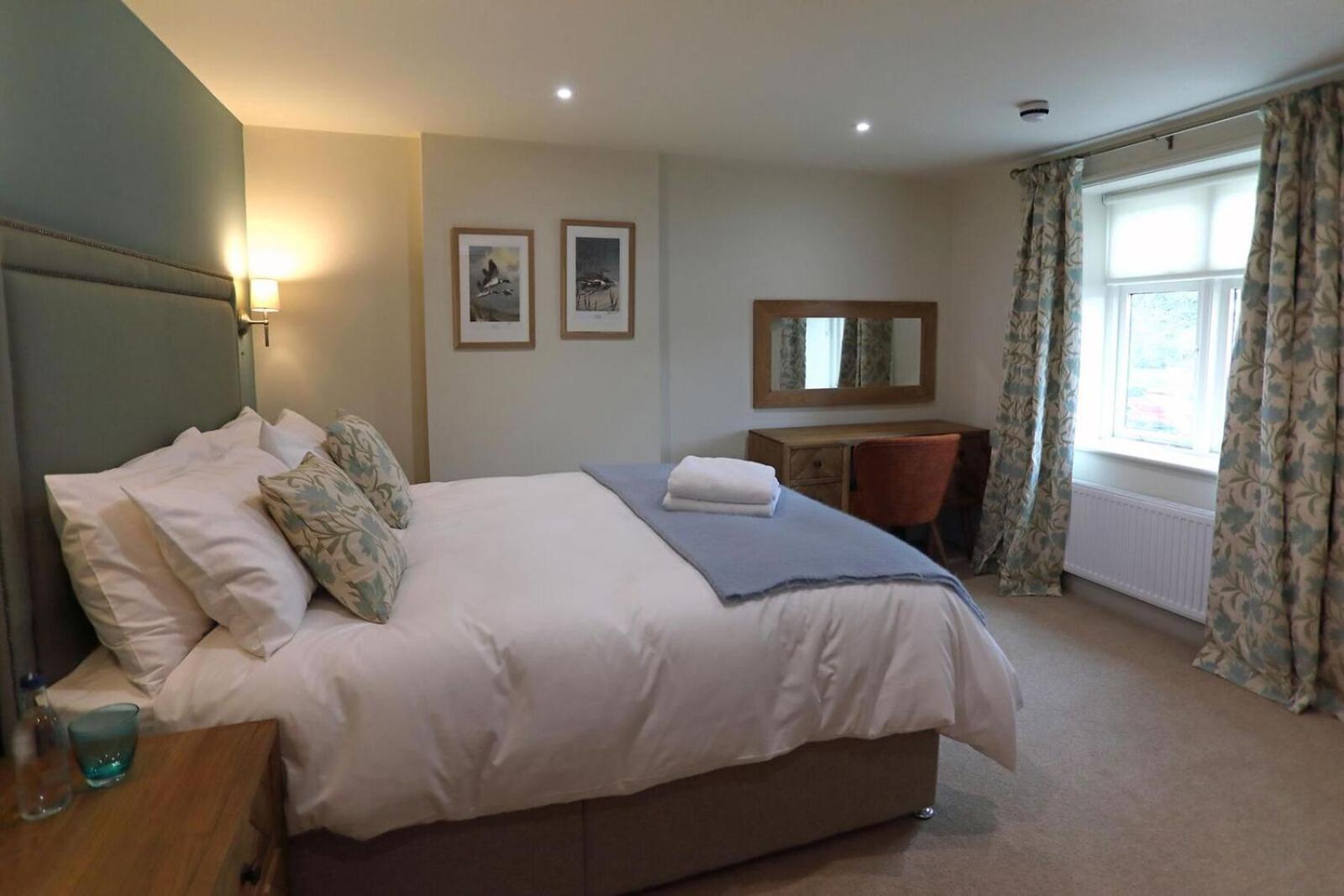 Deluxe Double Room Shower