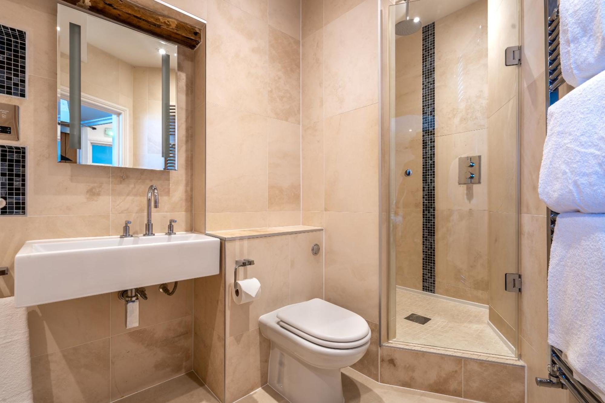 Deluxe Double Room Bath