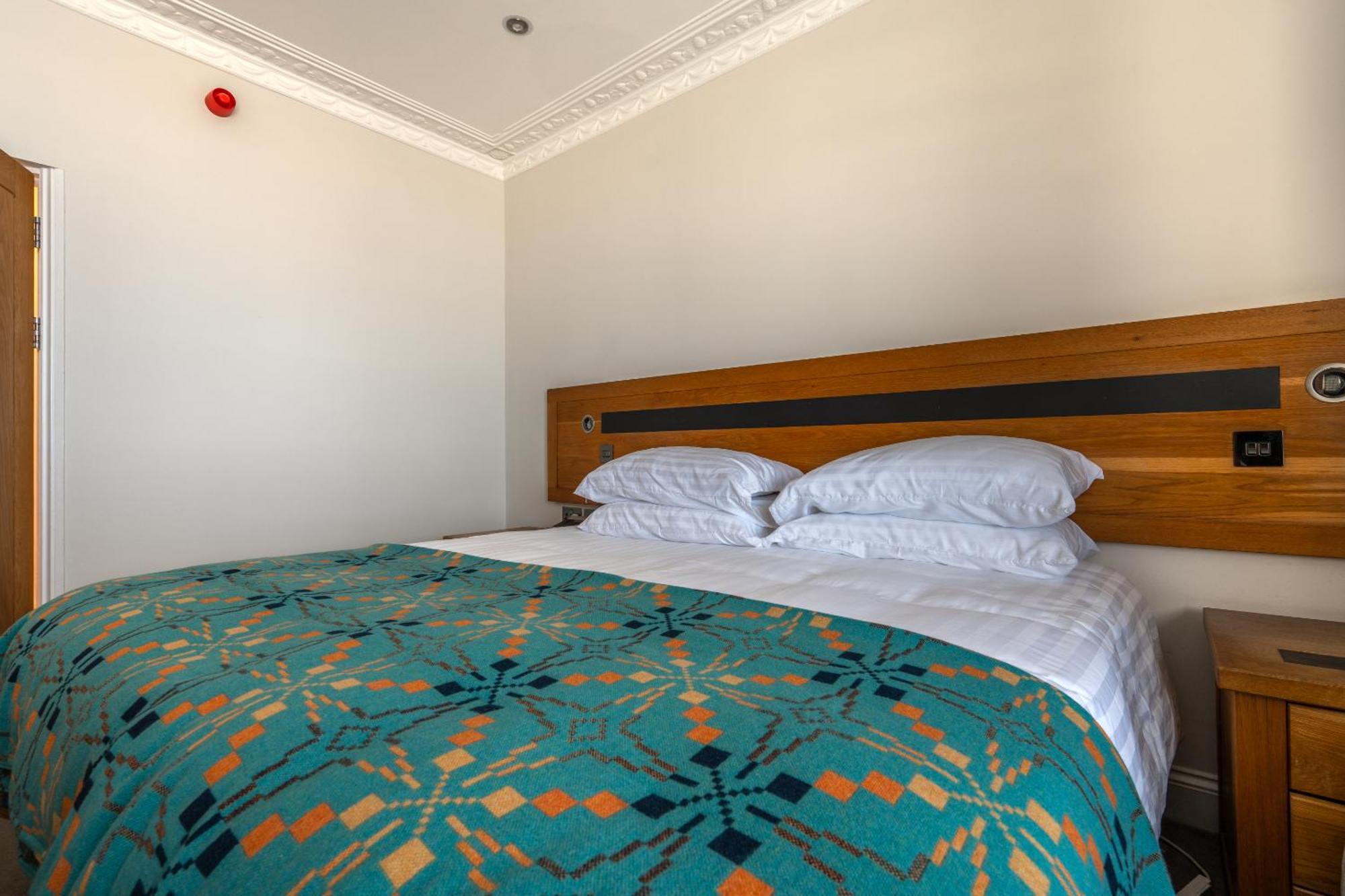 Deluxe Double Room Bath