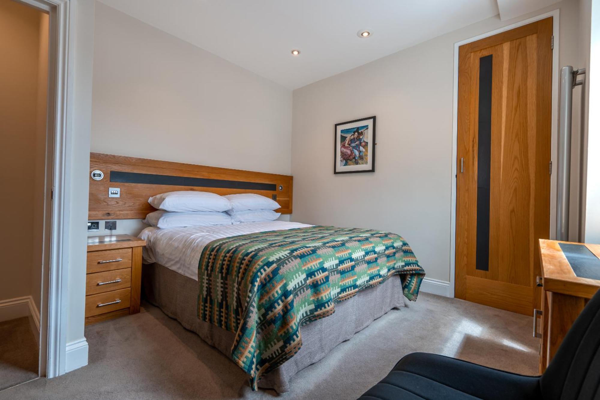 Double Room Private Bathroom
