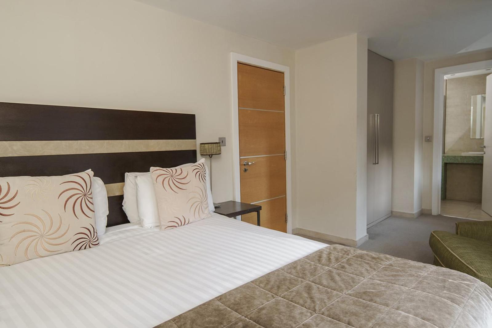 Courtyard Comfy Room