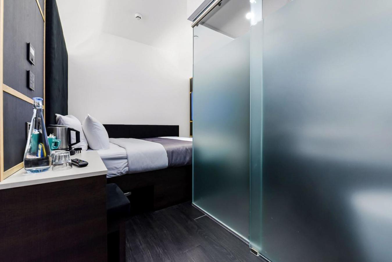 Zimmer mit Queensize-Bett (ohne Fenster)
