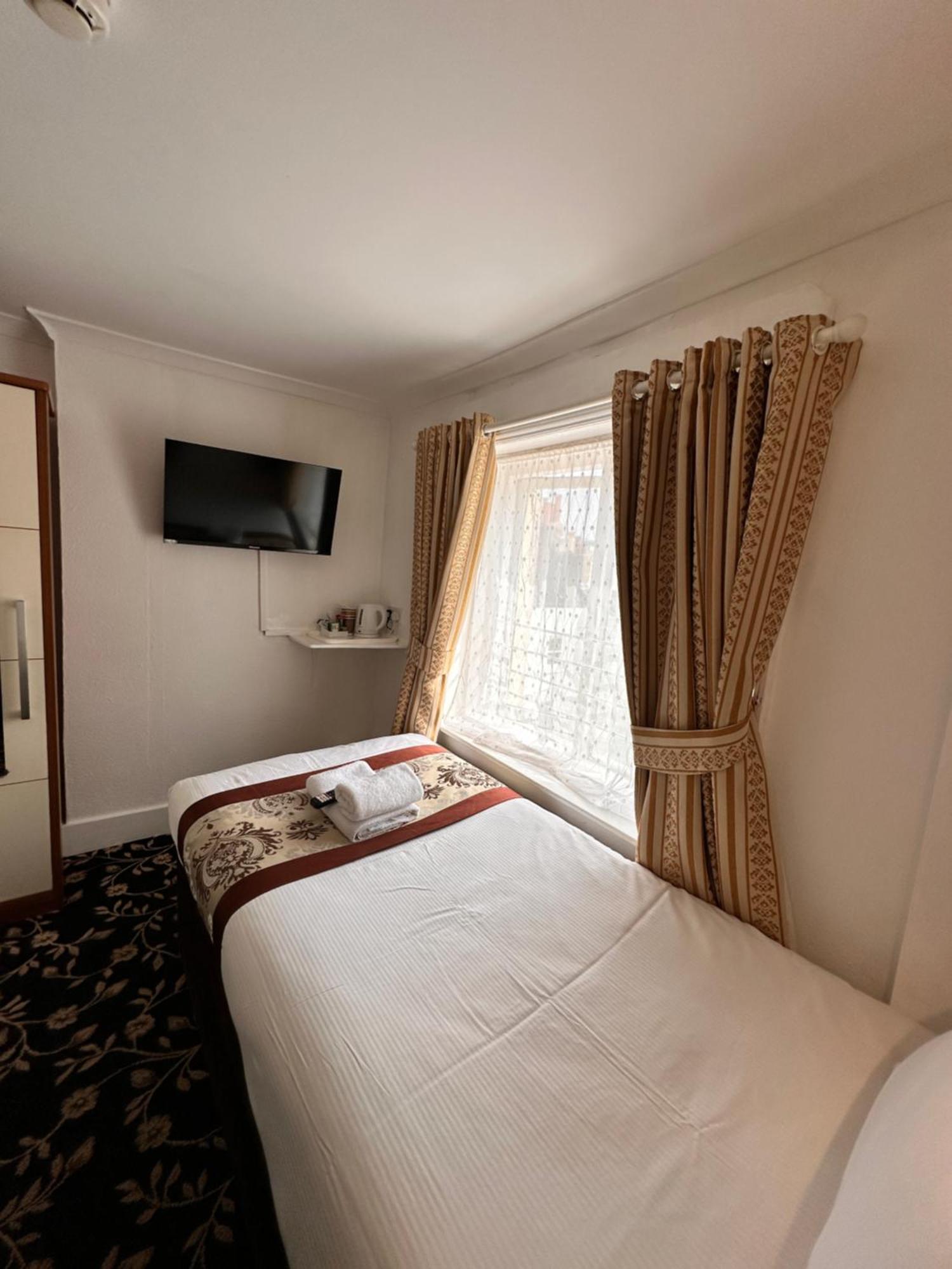 Single Room Private Bathroom