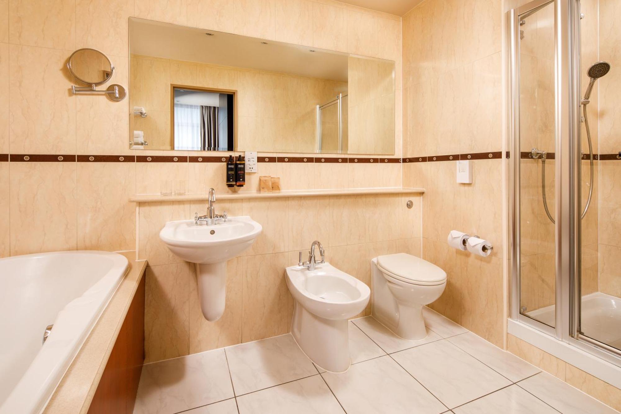 Deluxe Suite City View