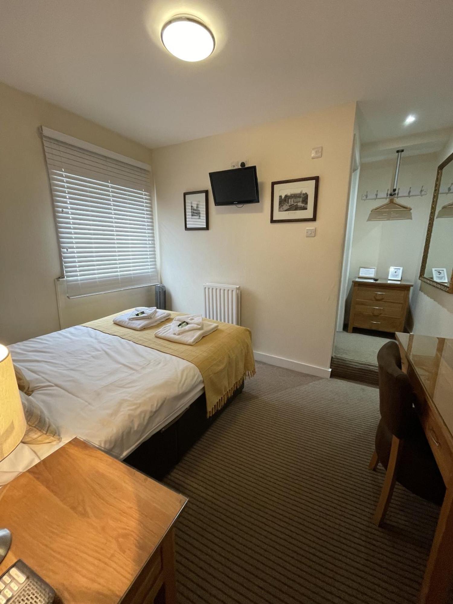 Double Room with Private Bathroom