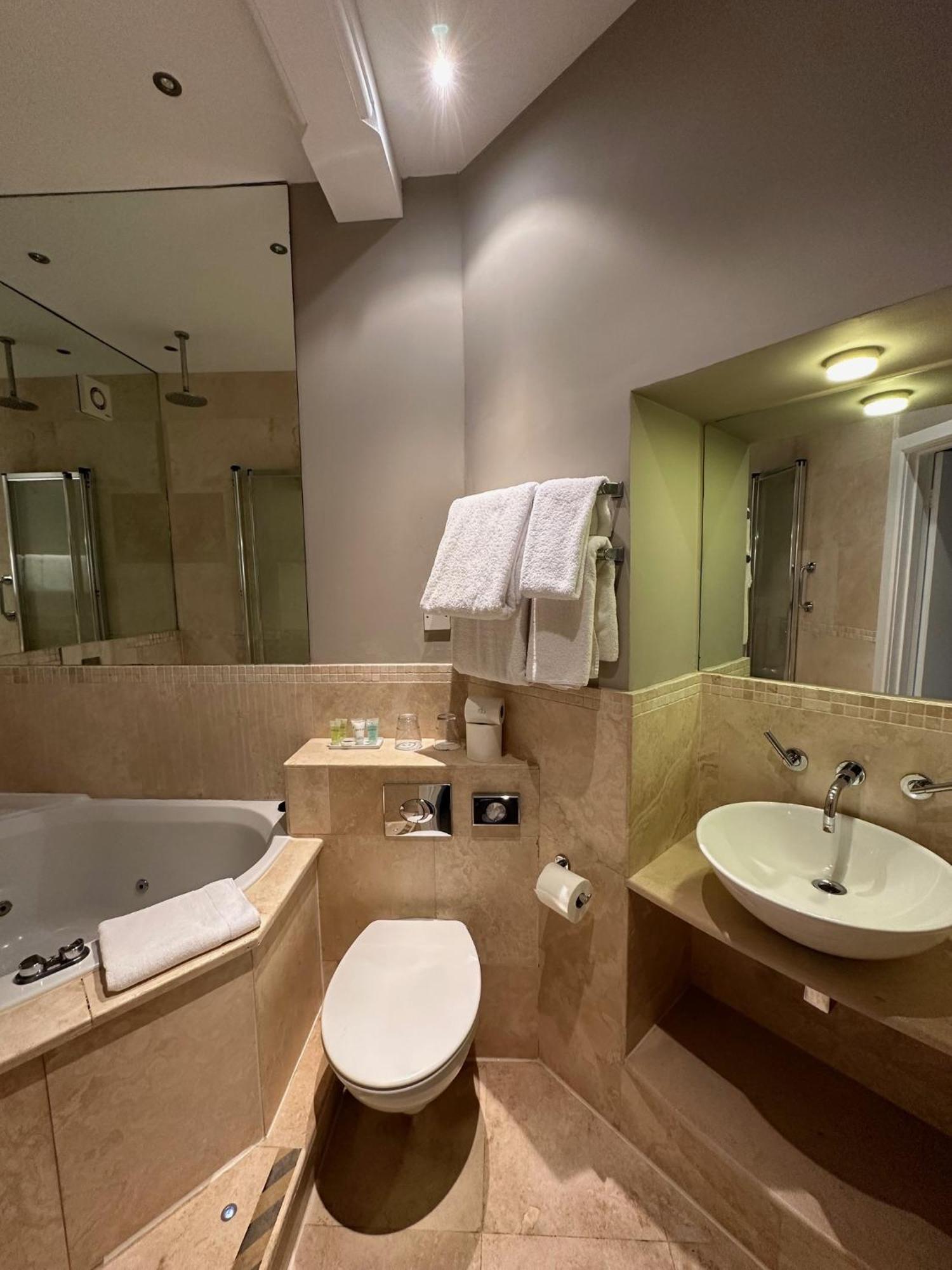 Luxury Suite