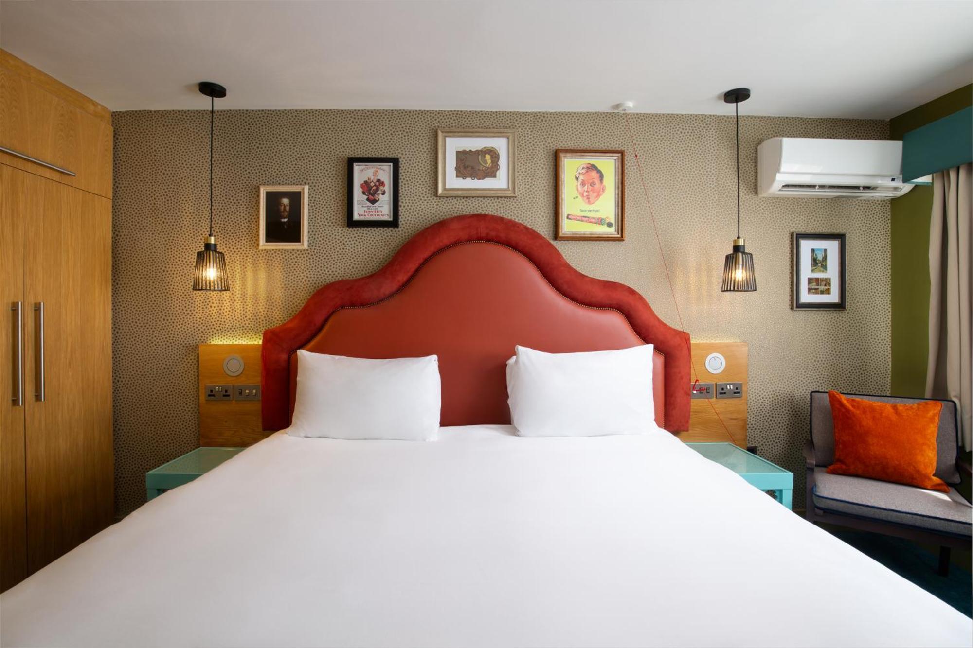 George Walton Deluxe King Room,1620198357:JPEG