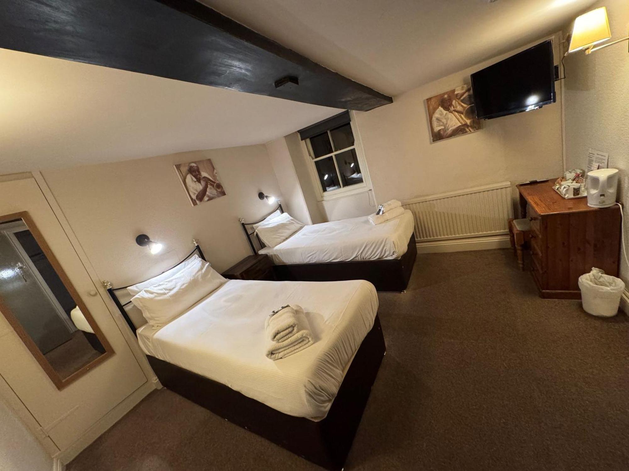 Standard Twin Room
