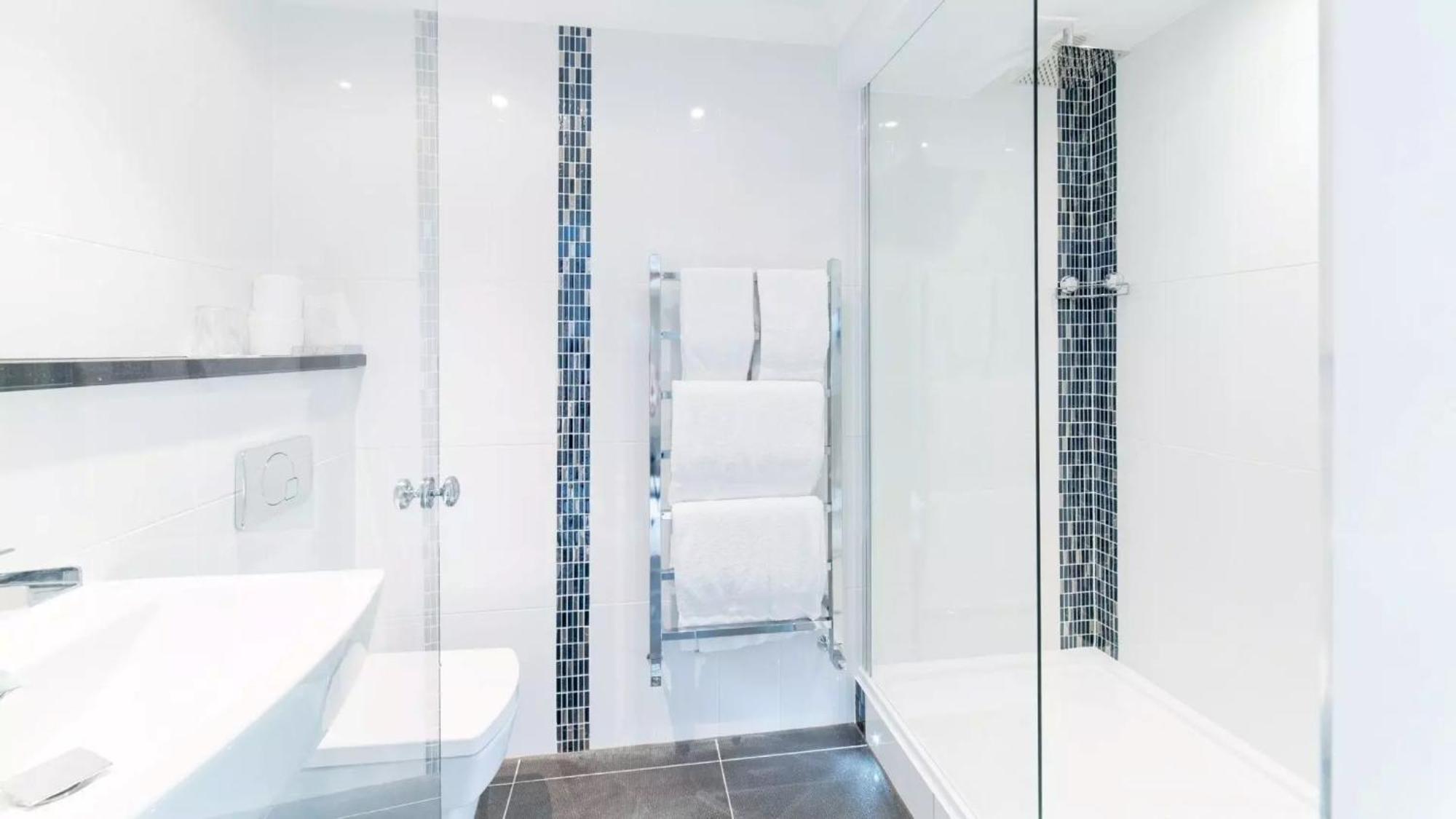 Executive Suite,1622107175:JPEG