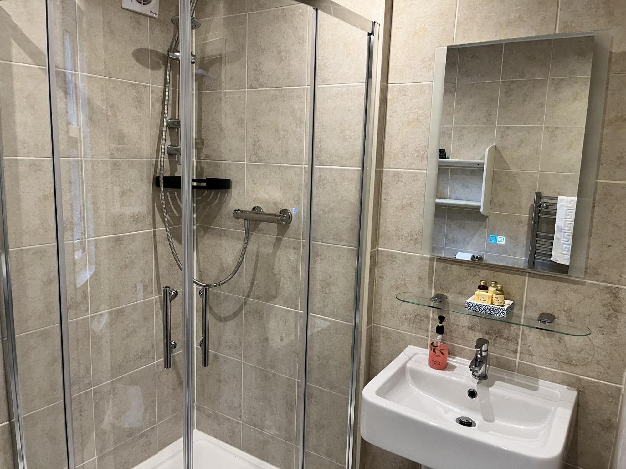 Twin Room Private Bathroom,1667647043:JPEG