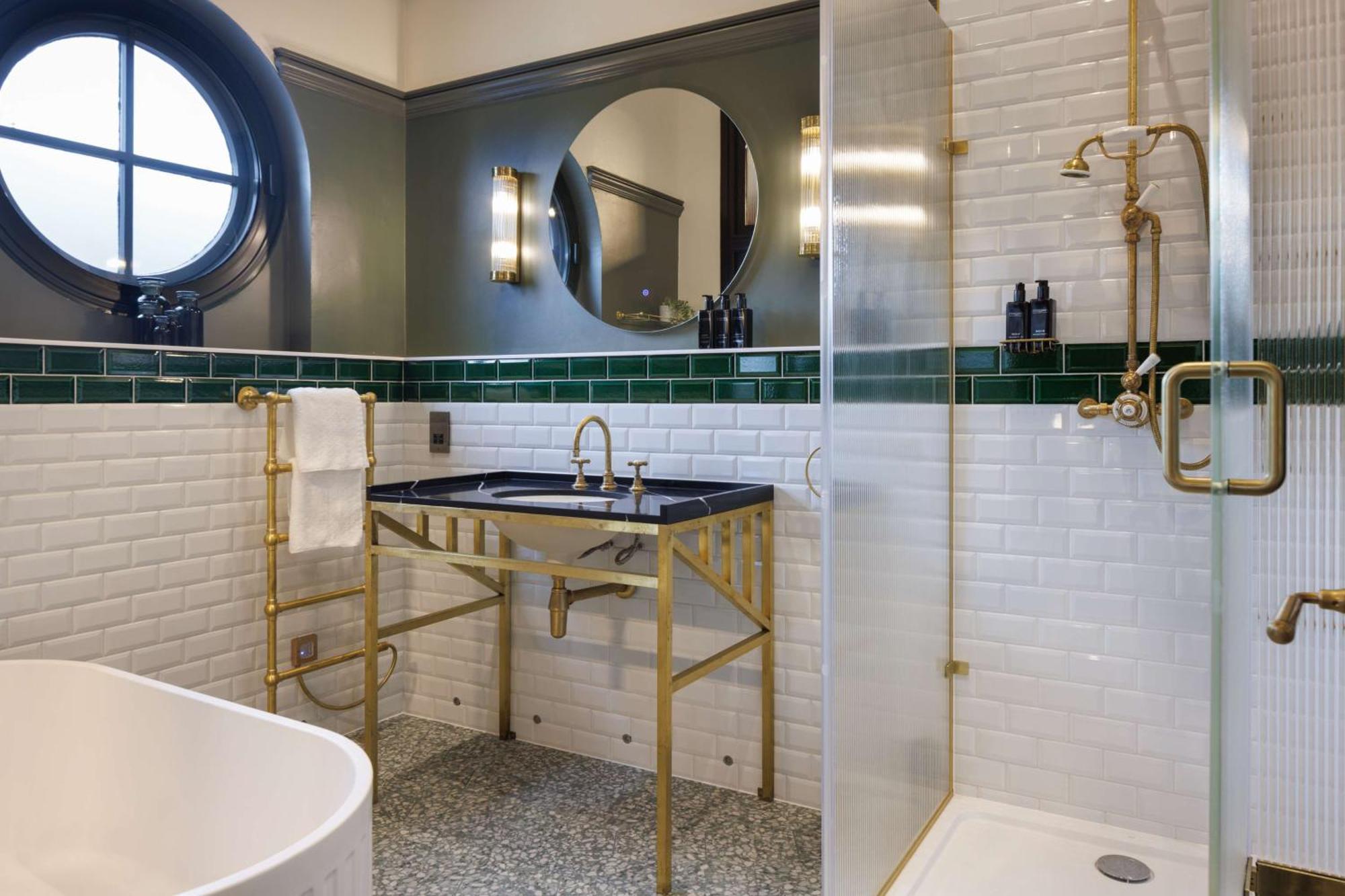 Heritage King Suite
