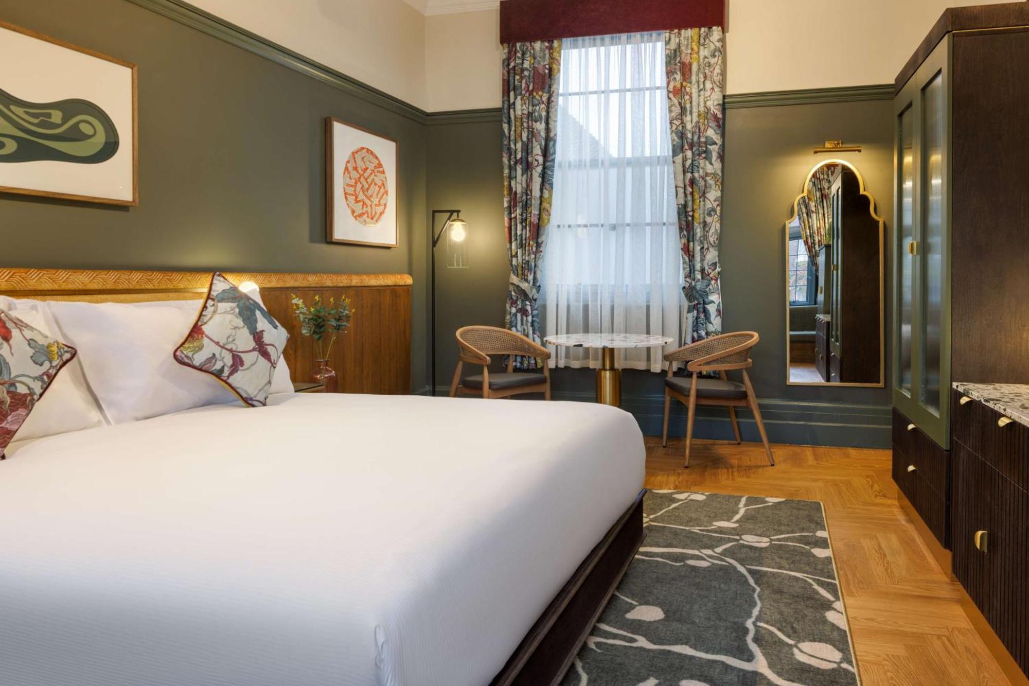 Heritage King Suite