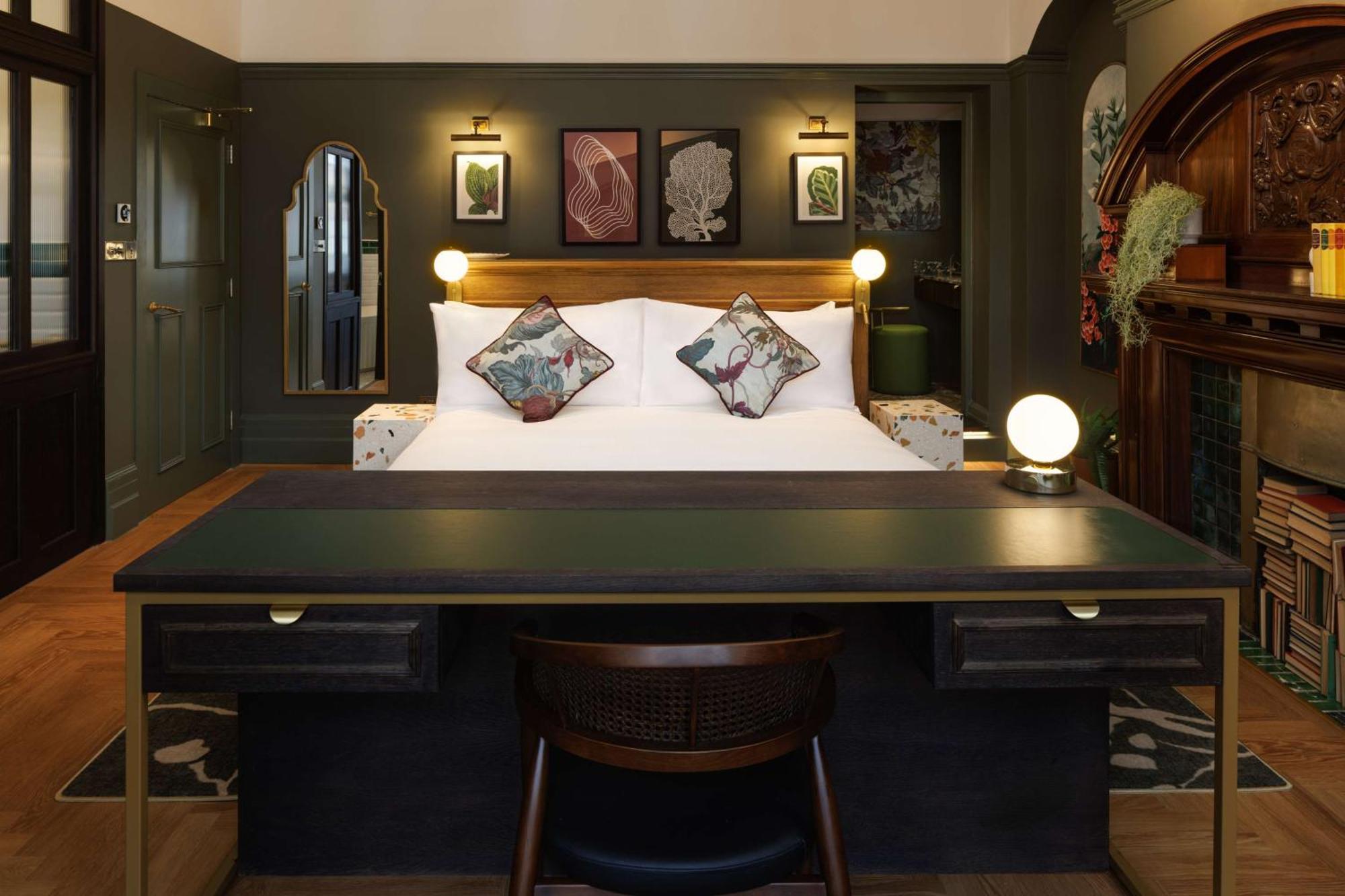 Heritage King Suite