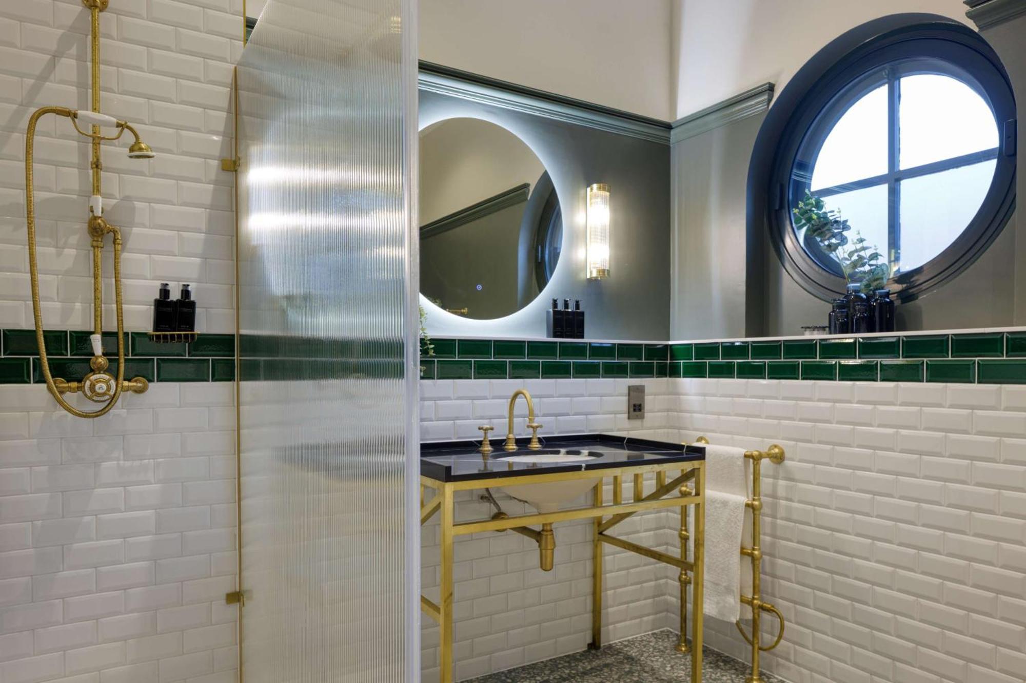 Heritage King Suite
