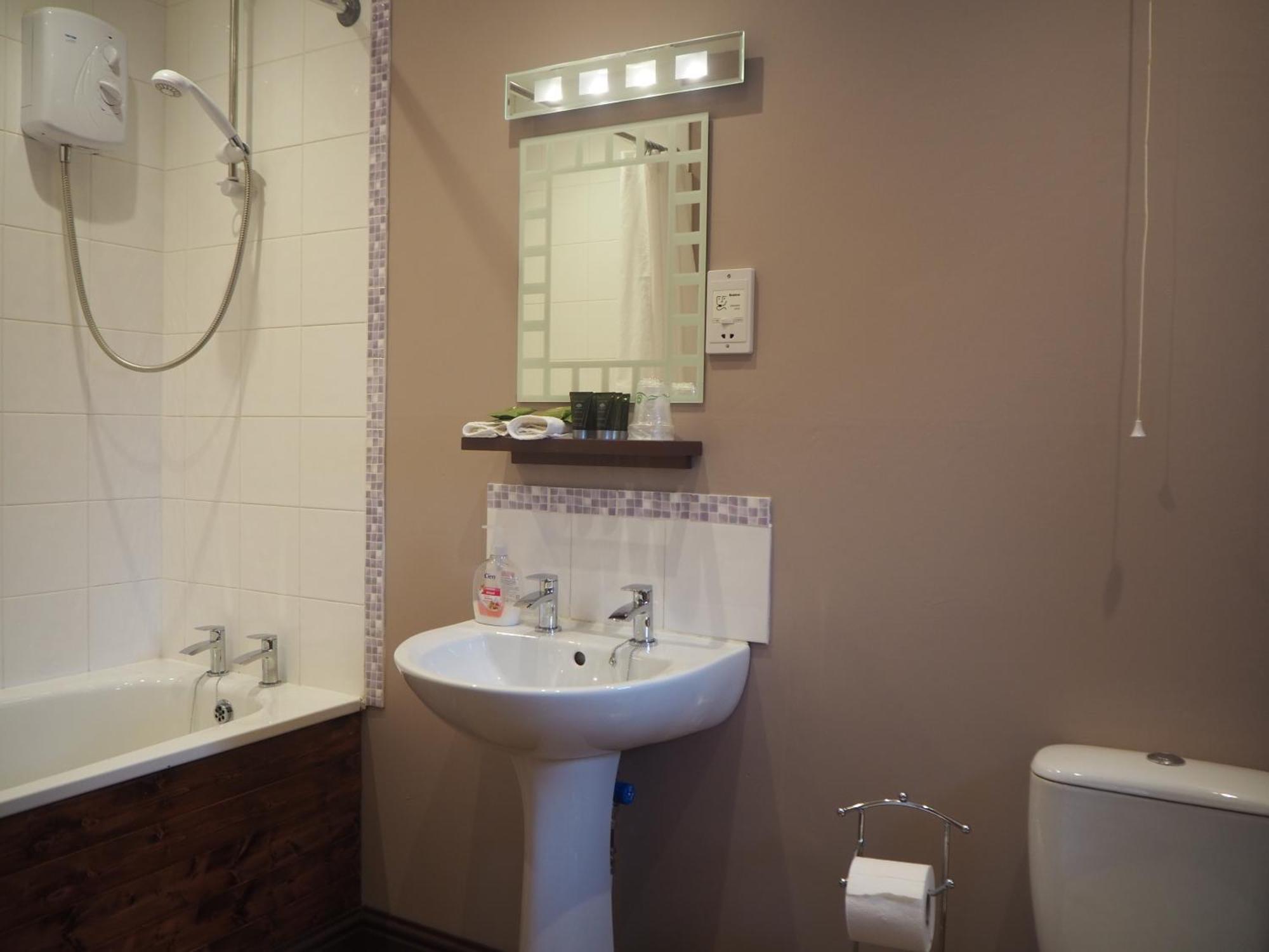 Twin Room Private Bathroom