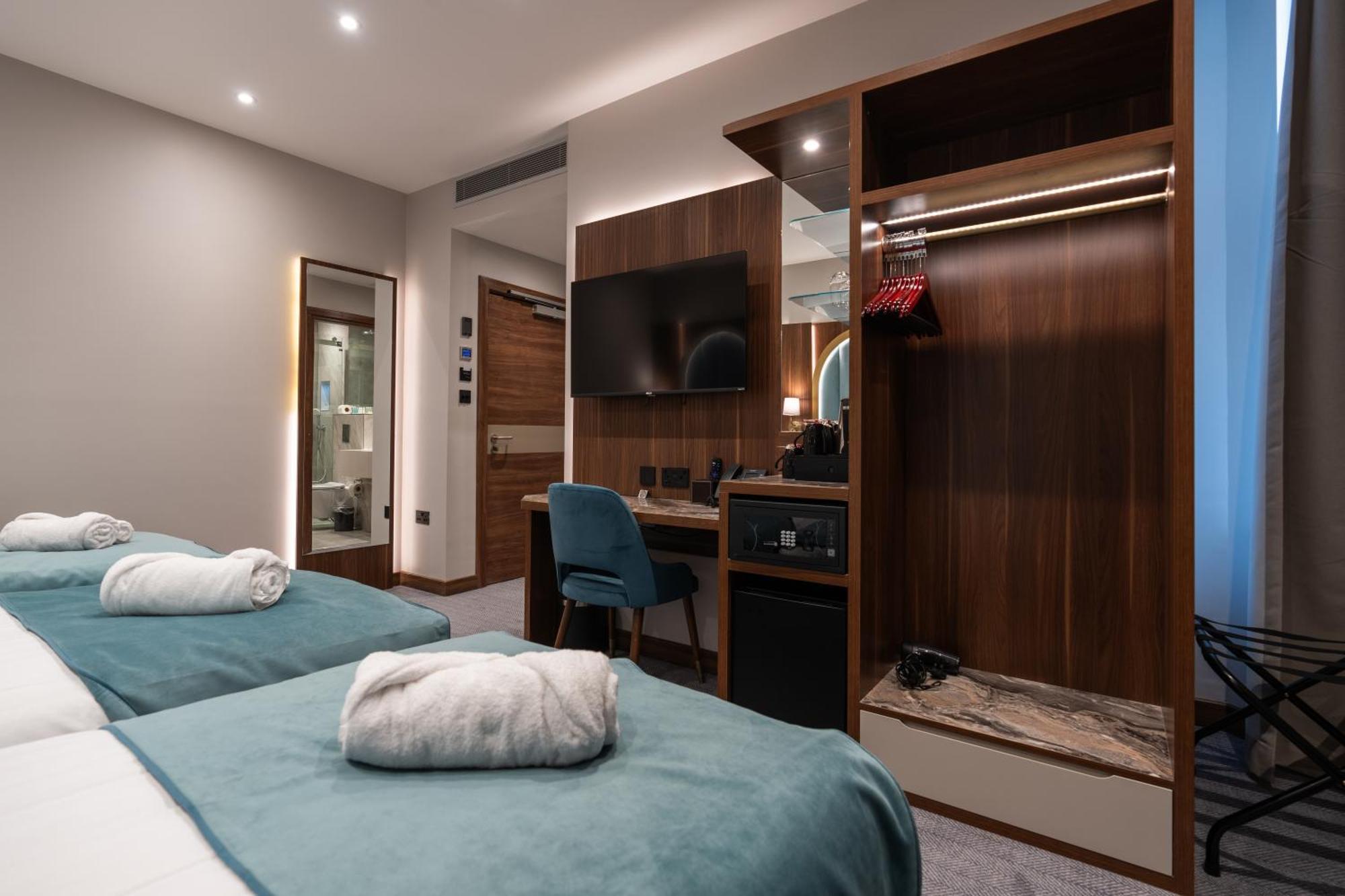 Deluxe Triple Room