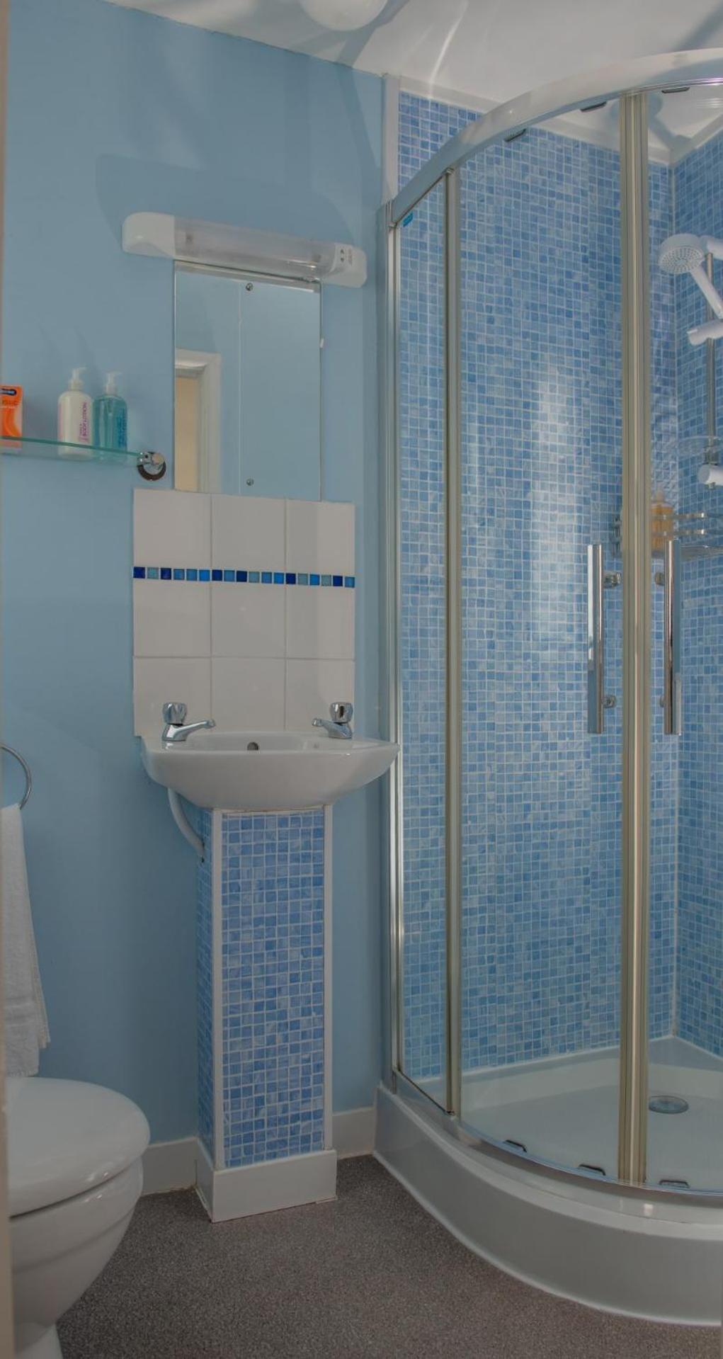 Twin Room Private Bathroom