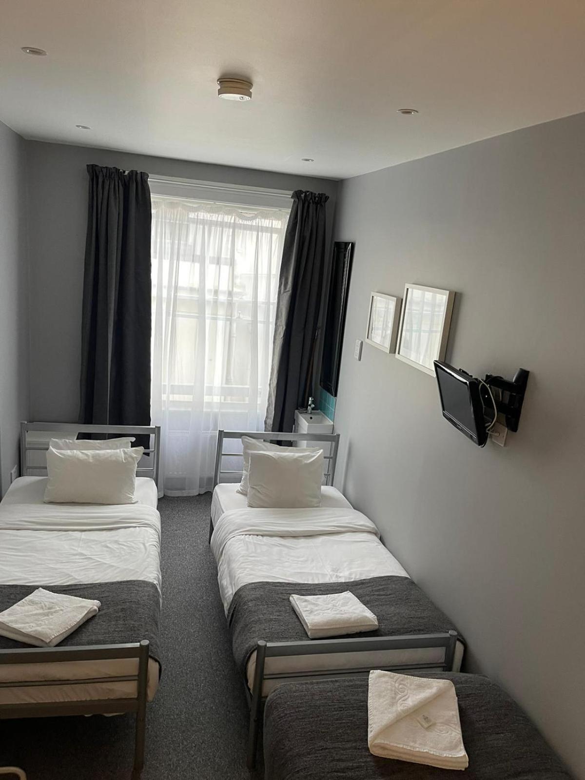 Basic Triple Room