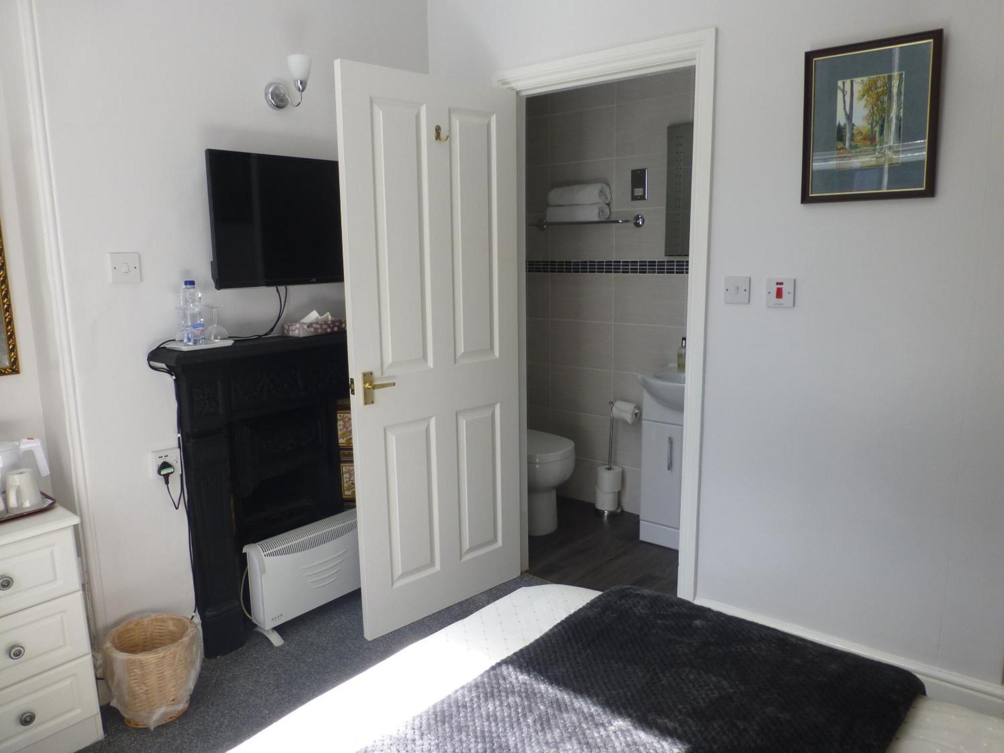 Double Room Private Bathroom