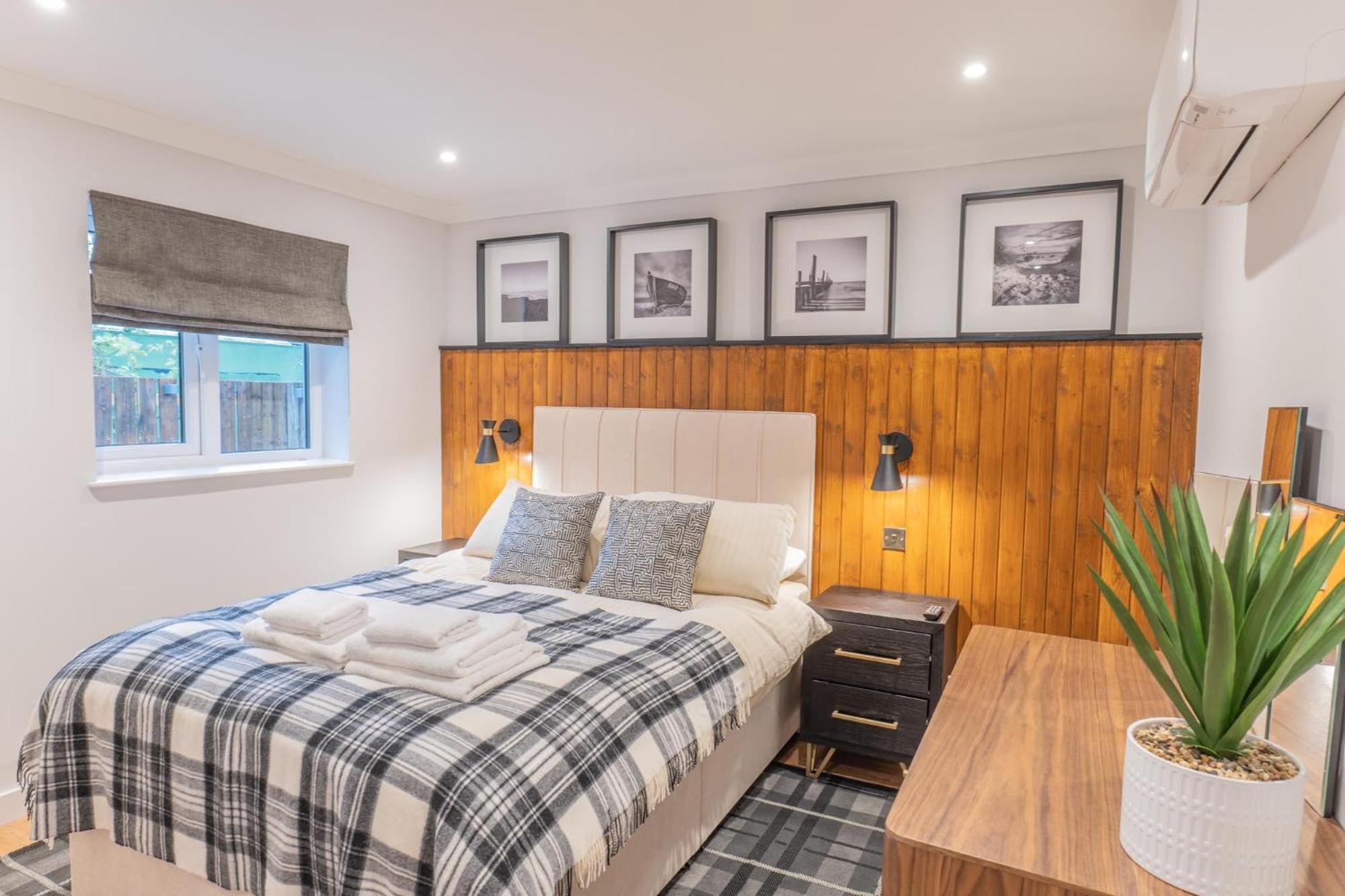 Pet friendly Hot Tub Cottage 2 Bed