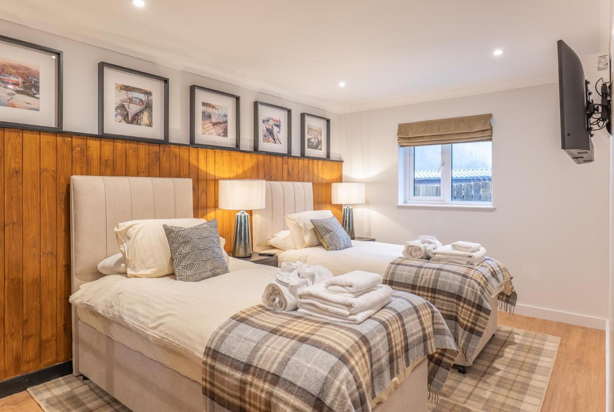 Pet friendly Hot Tub Cottage 2 Bed