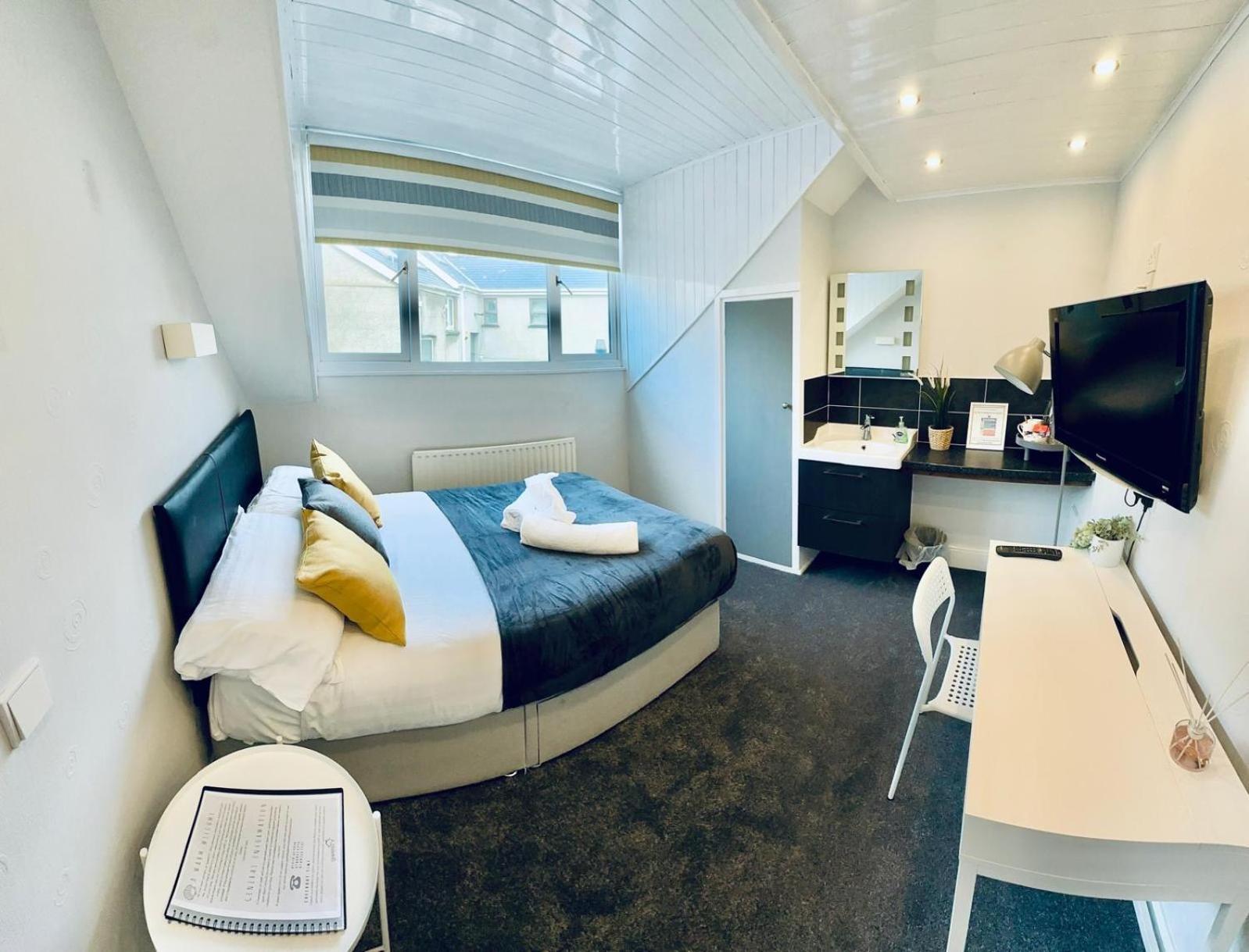 Double Room with Shared Bathroom