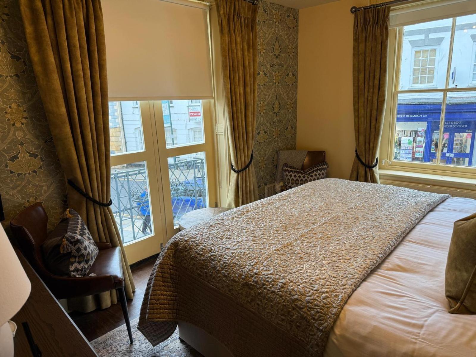 Superior Deluxe Double or Twin Room