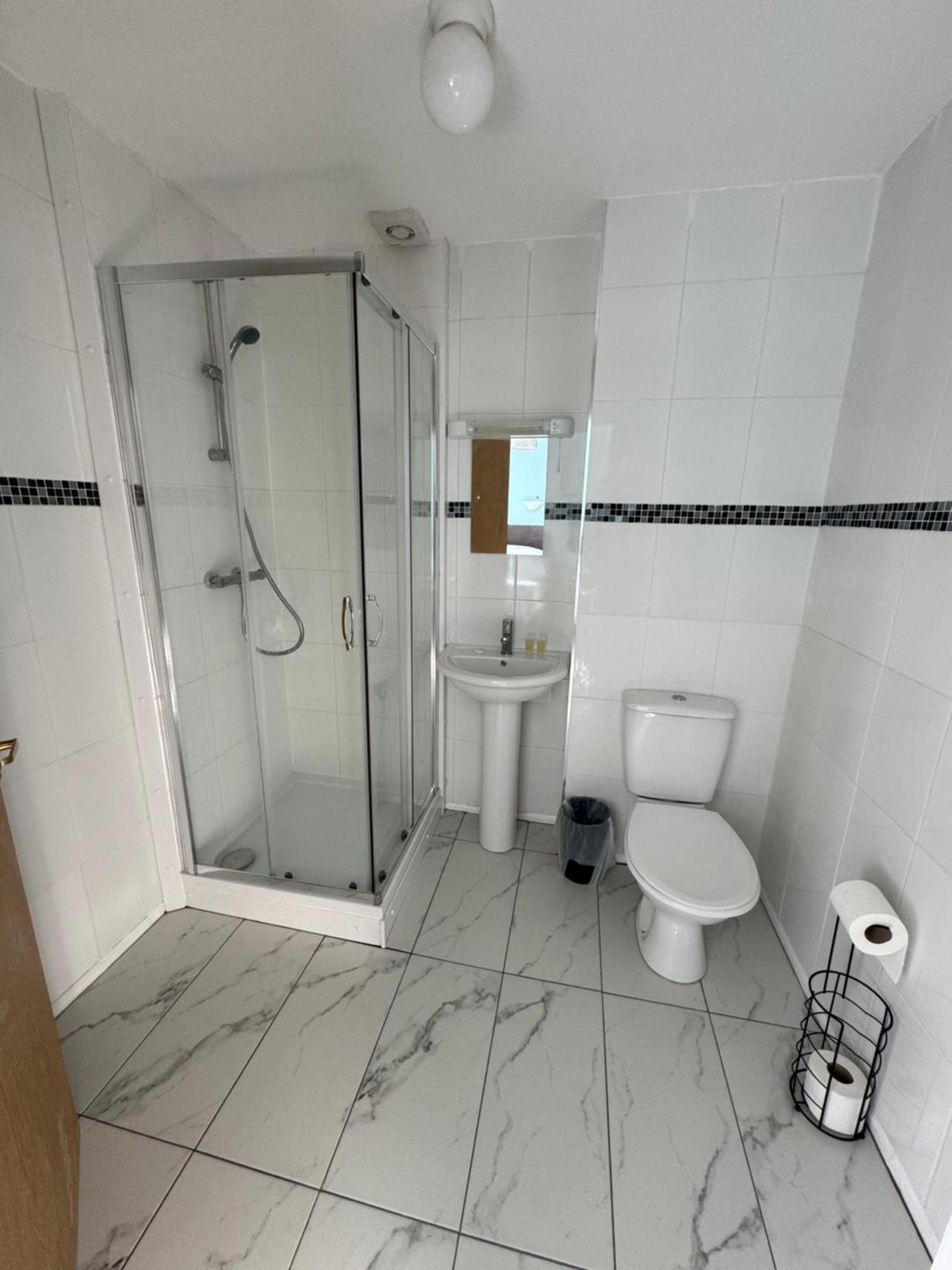 Double Room,1643162823:JPEG