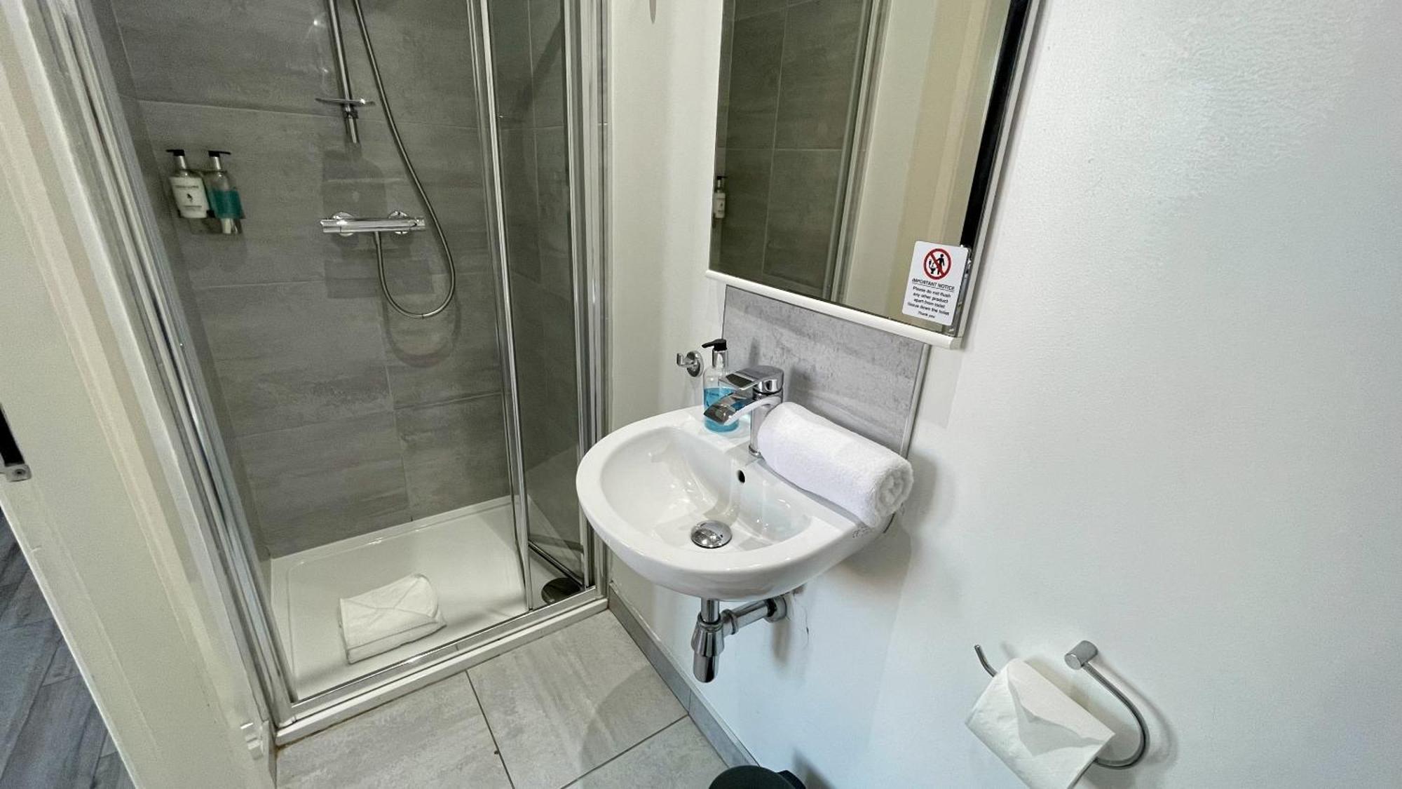 Triple Room Shower
