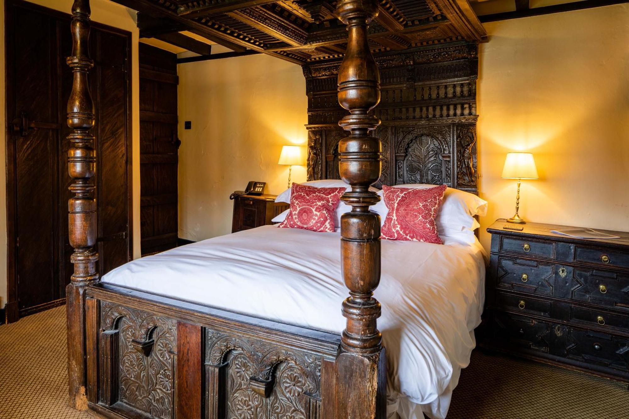Superior Room Four Poster Bed ER