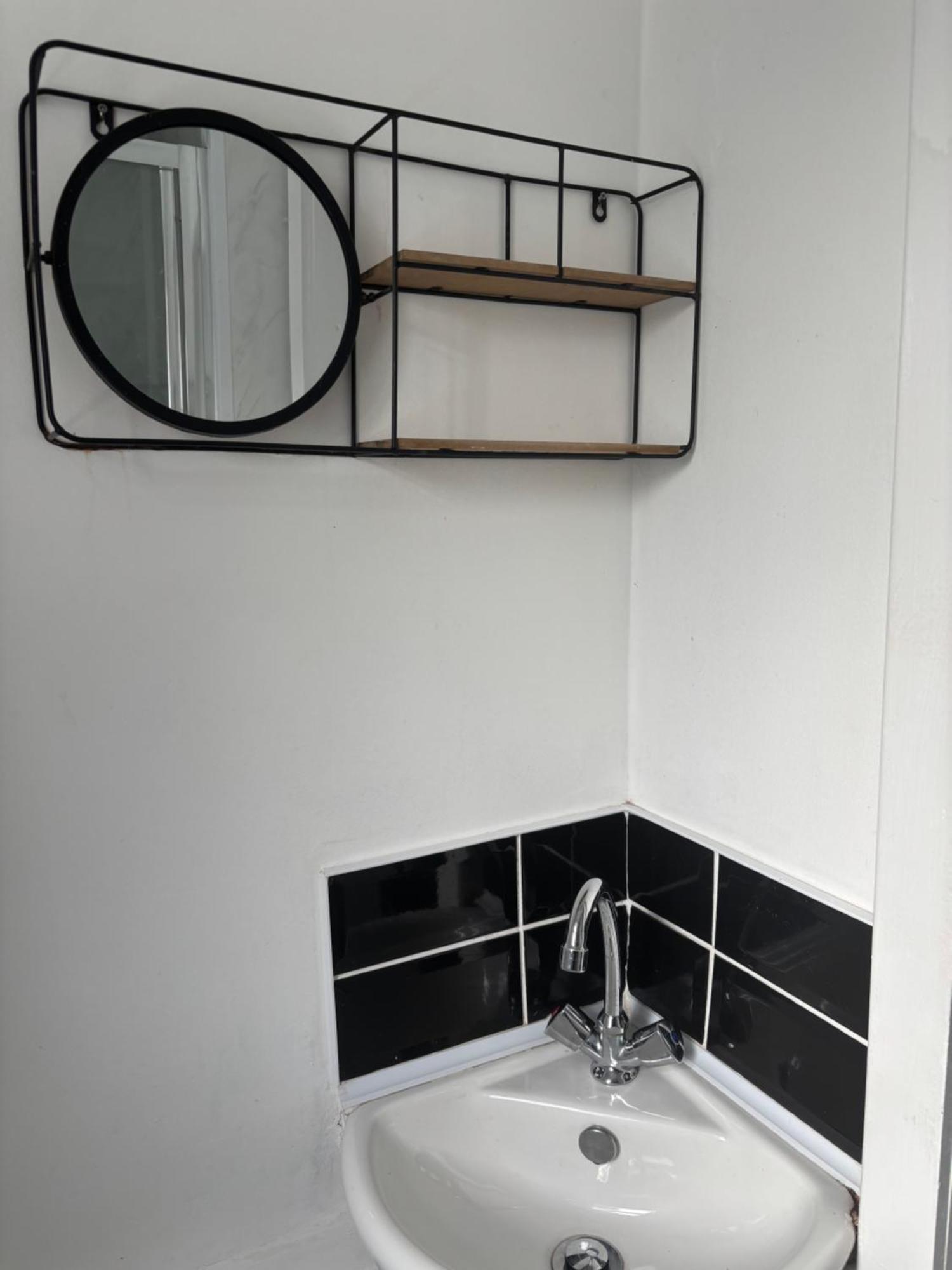 Double Room En Suite Bathroom