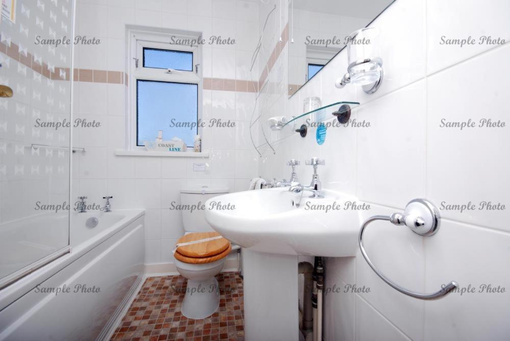 Twin Room Bath