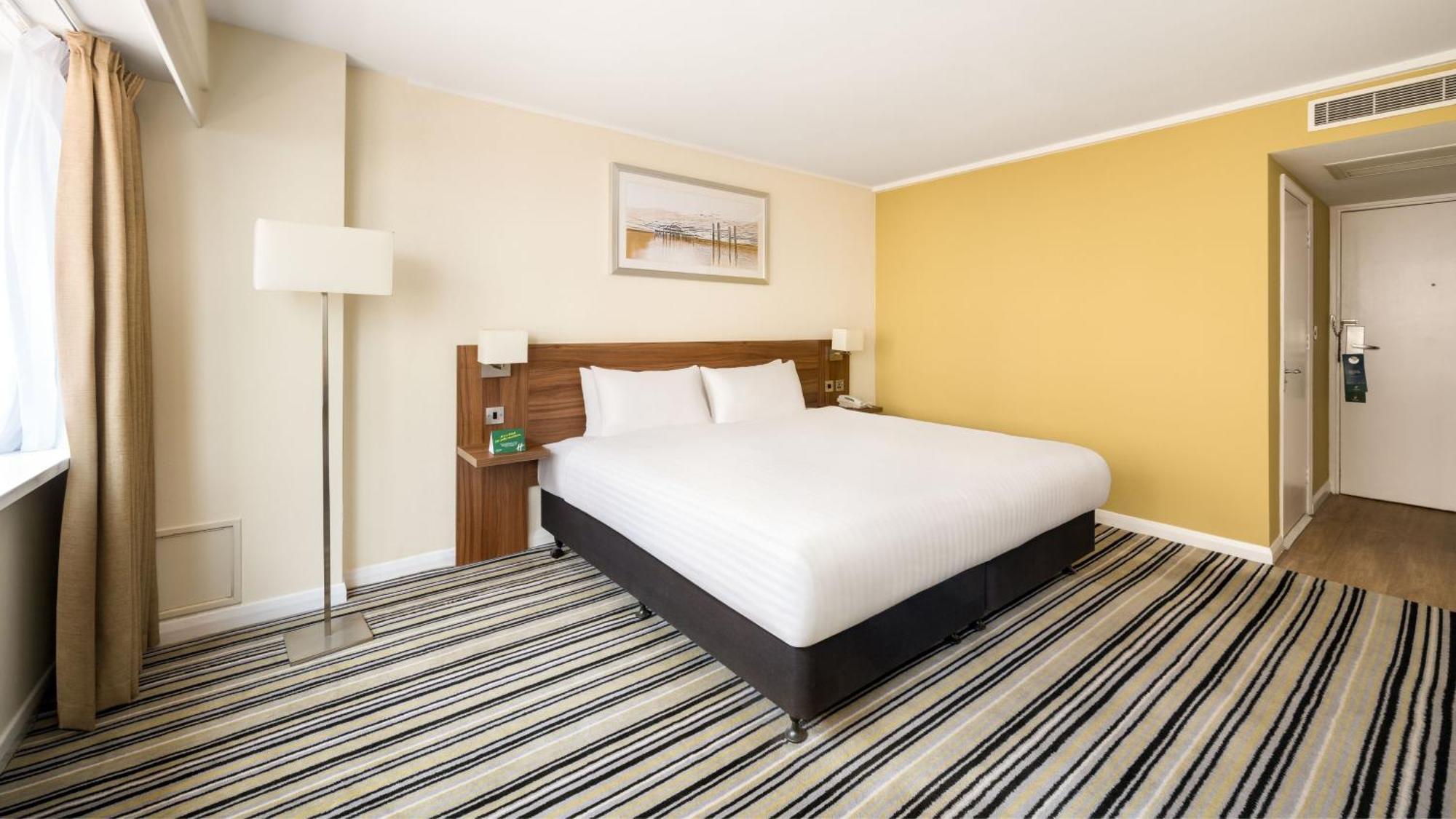 Standard King Room Accessible