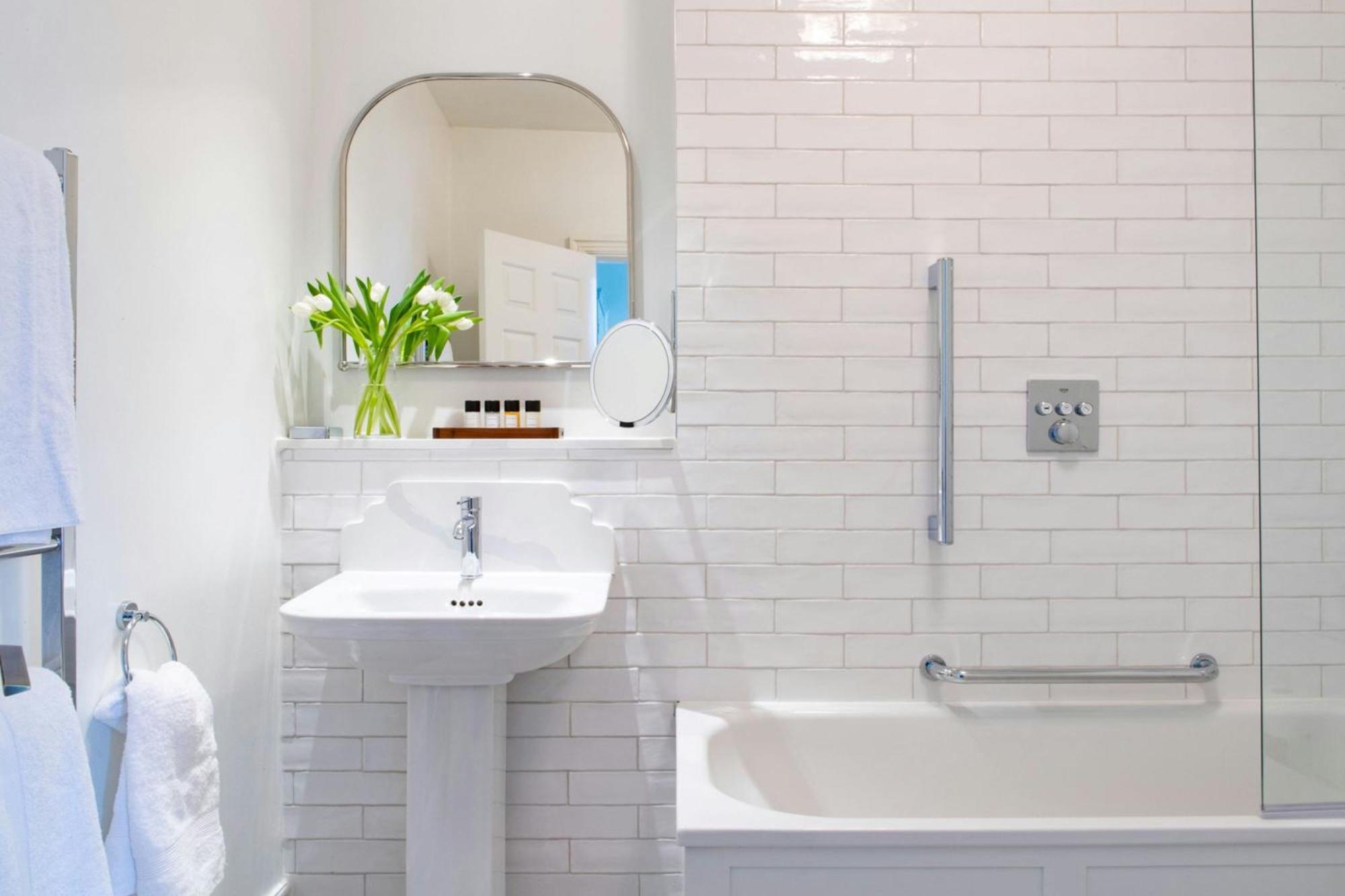 House Deluxe King Room with Garden View,1660280753:JPEG