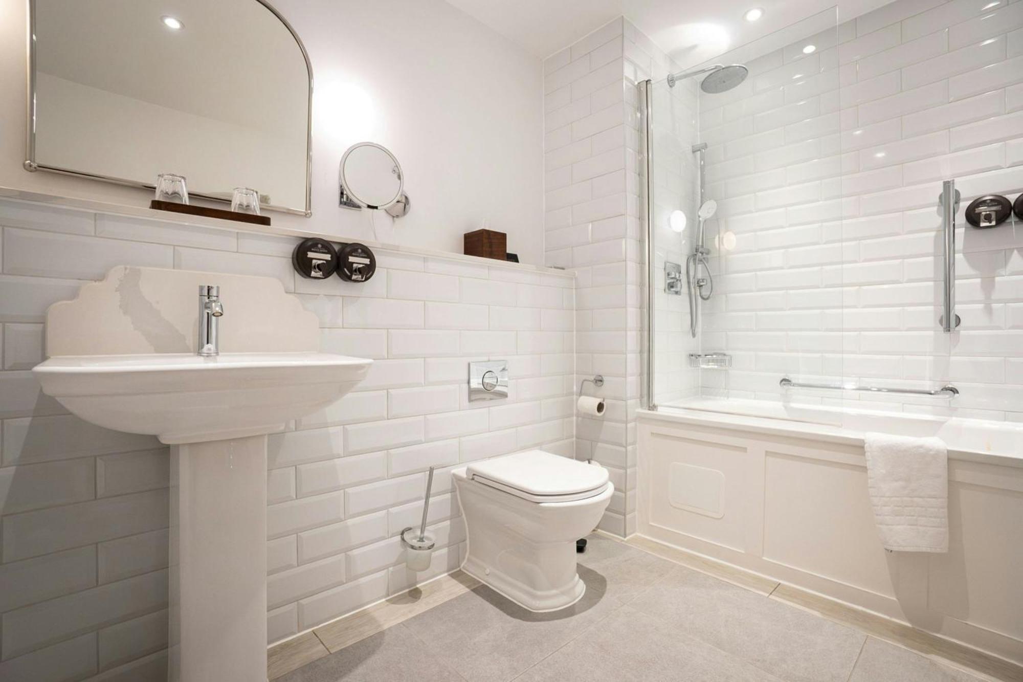 Superior Twin Room with Courtyard View