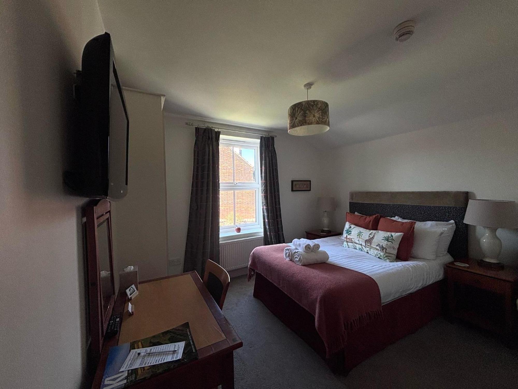 Double Room Private Bathroom