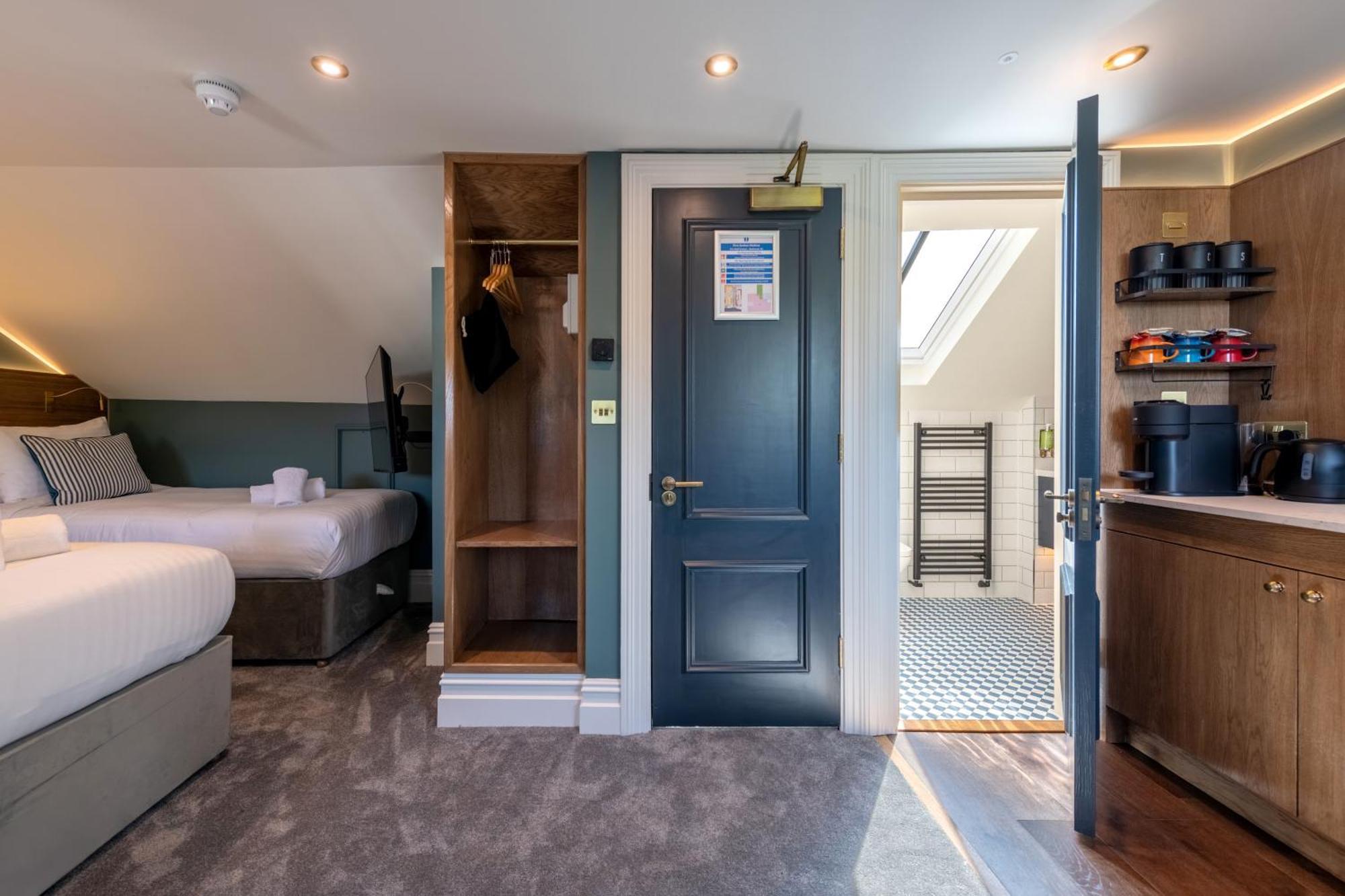 Comfort Triple Room Shower