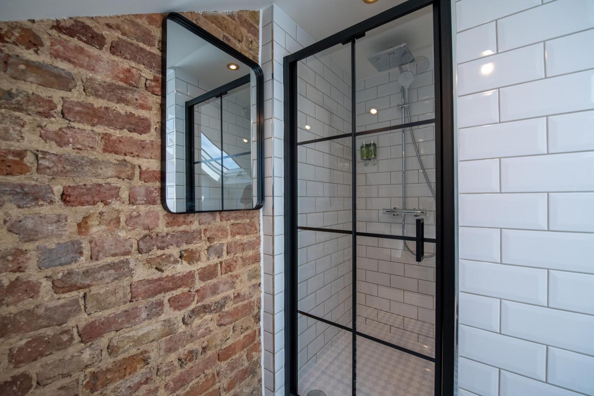 Comfort Triple Room Shower