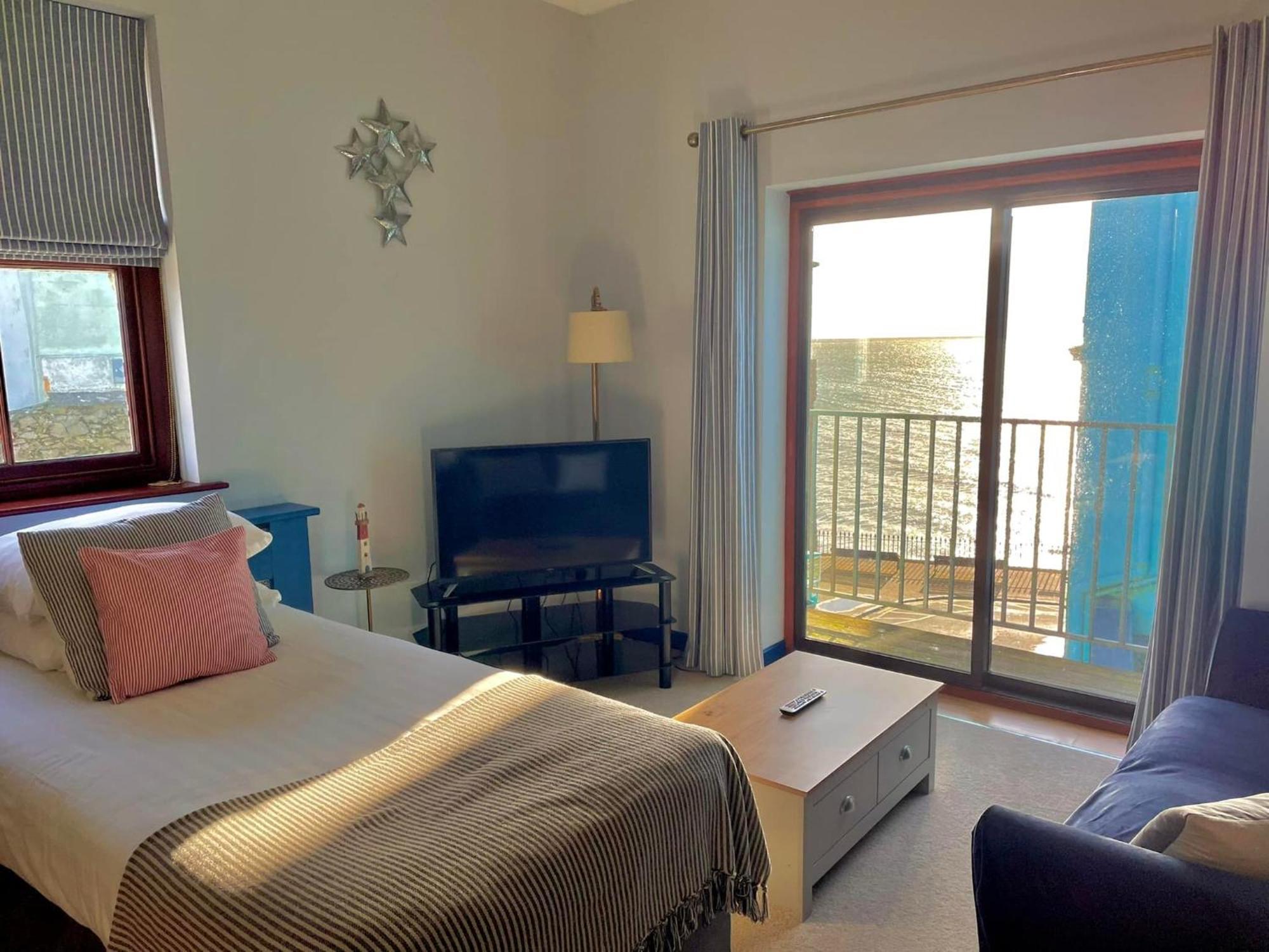 Family Room with Balcony,1667431181:JPEG