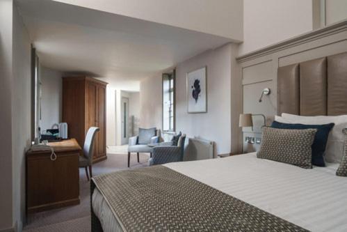 Courtyard Luxe