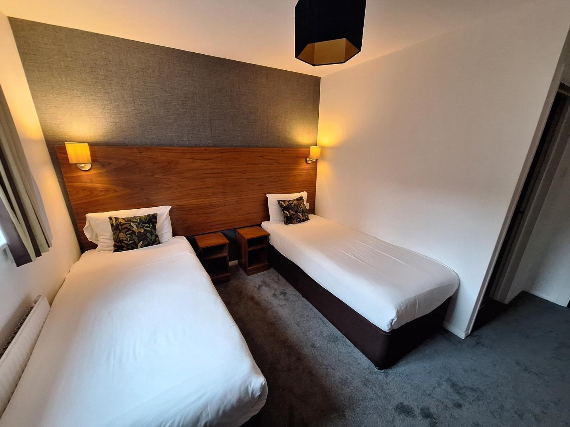 Twin Room Private Bathroom