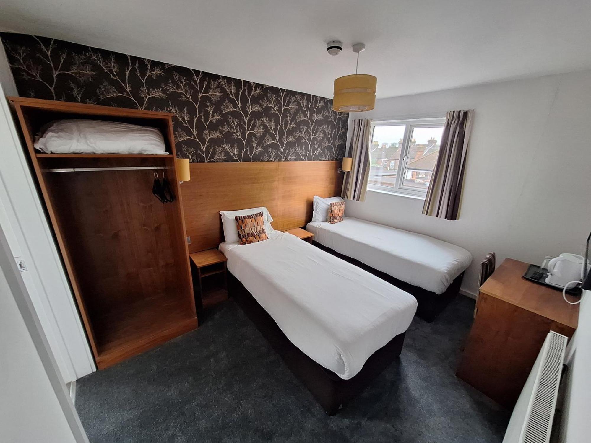 Twin Room Private Bathroom
