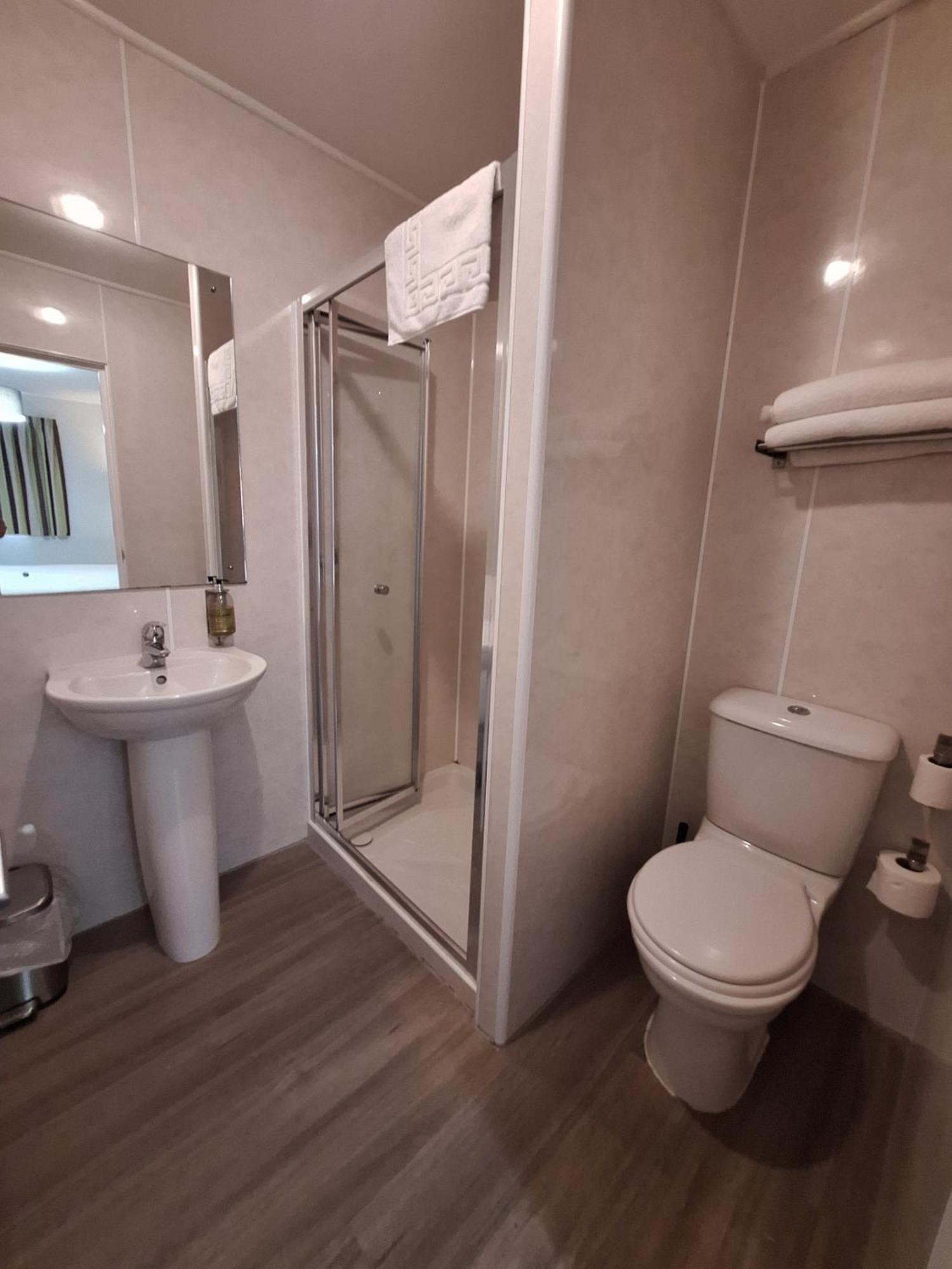 Twin Room Private Bathroom