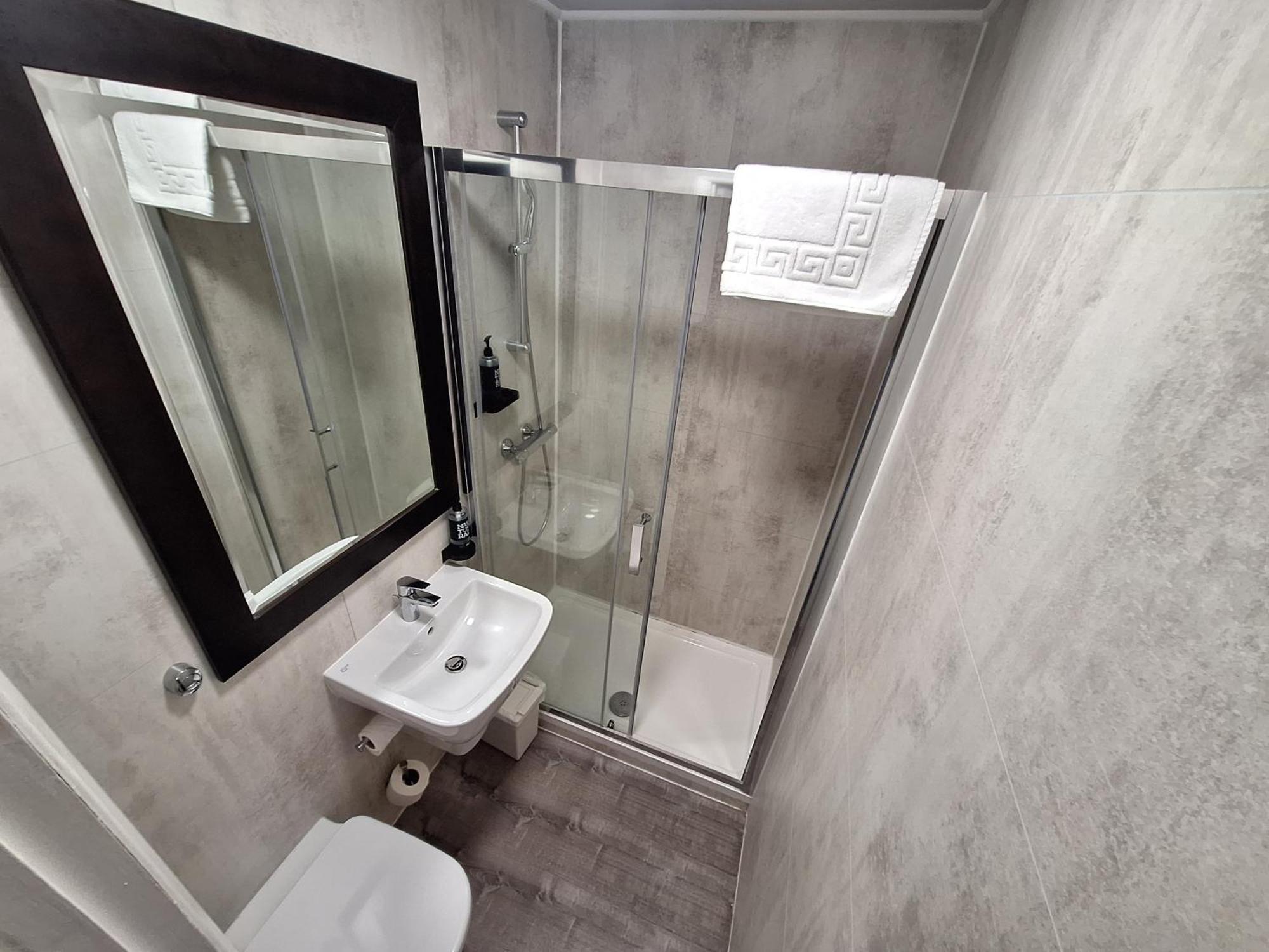 Twin Room Private Bathroom