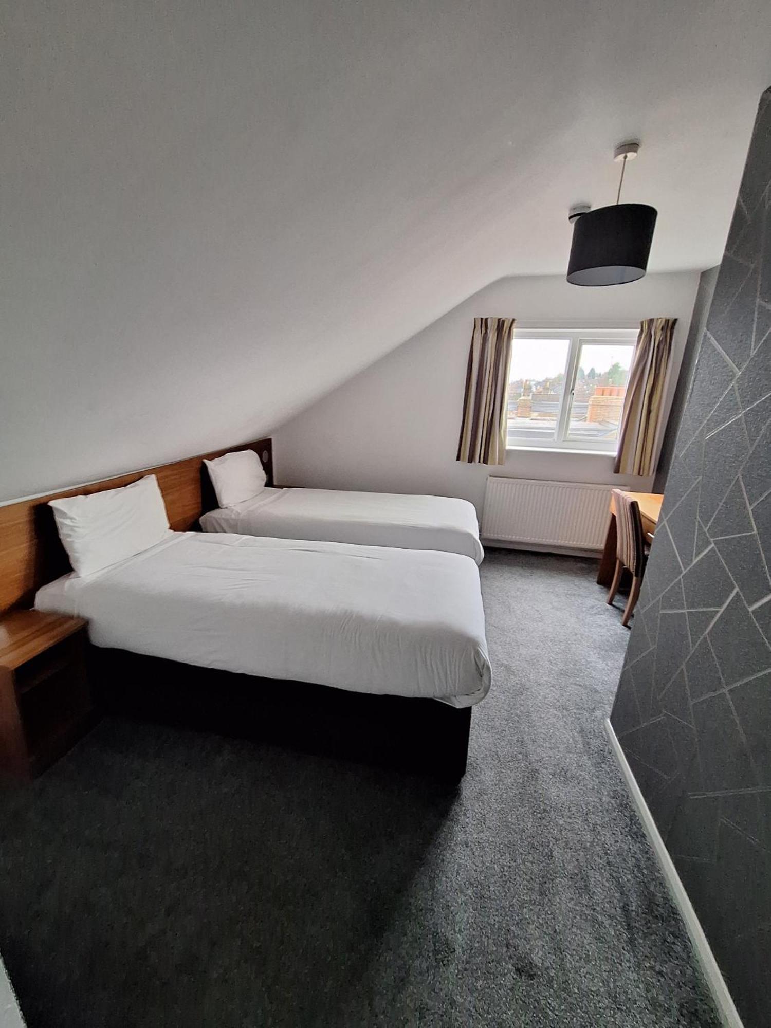 Twin Room Private Bathroom