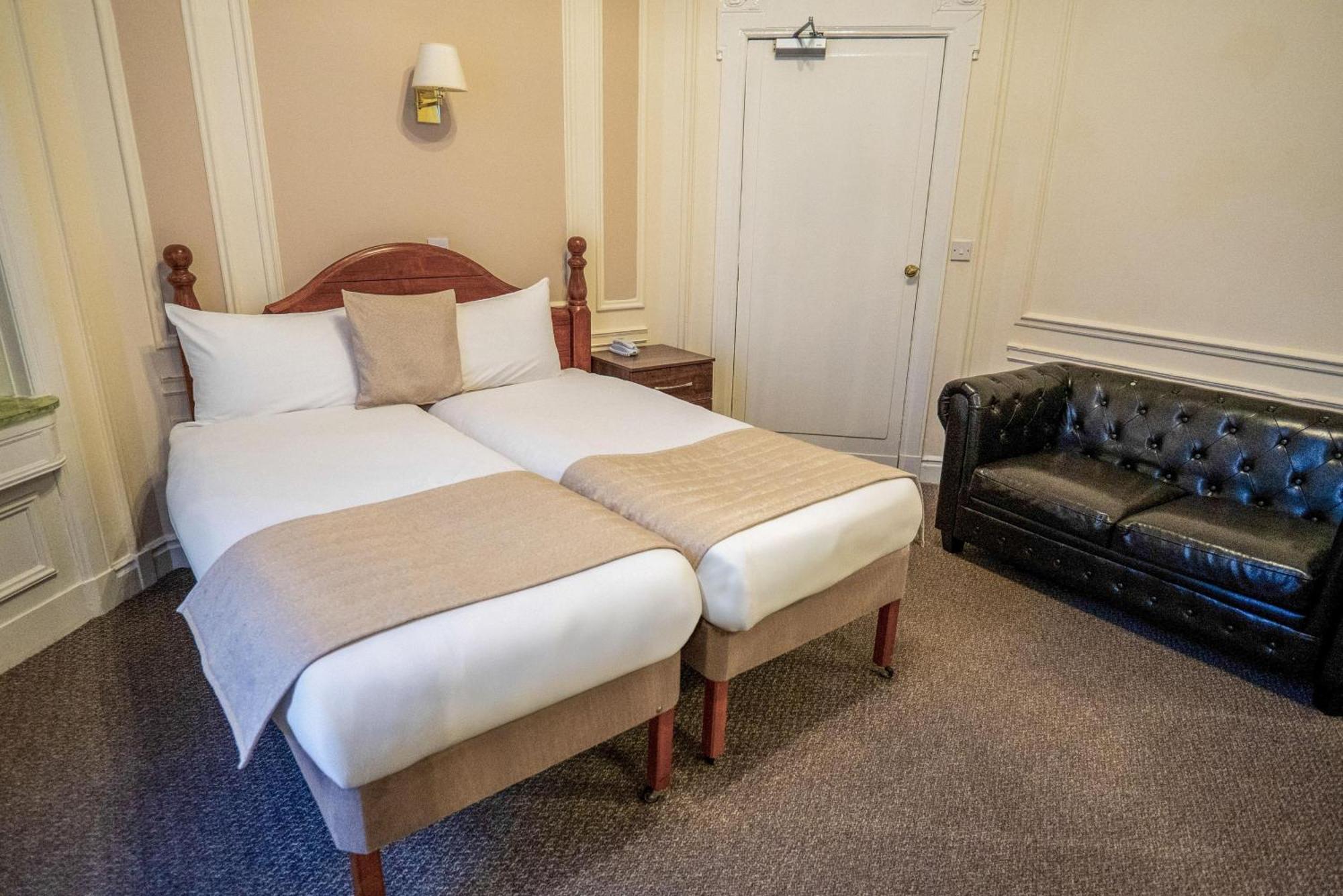 Quarto Standard com Cama de Casal ou 2 de Solteiro