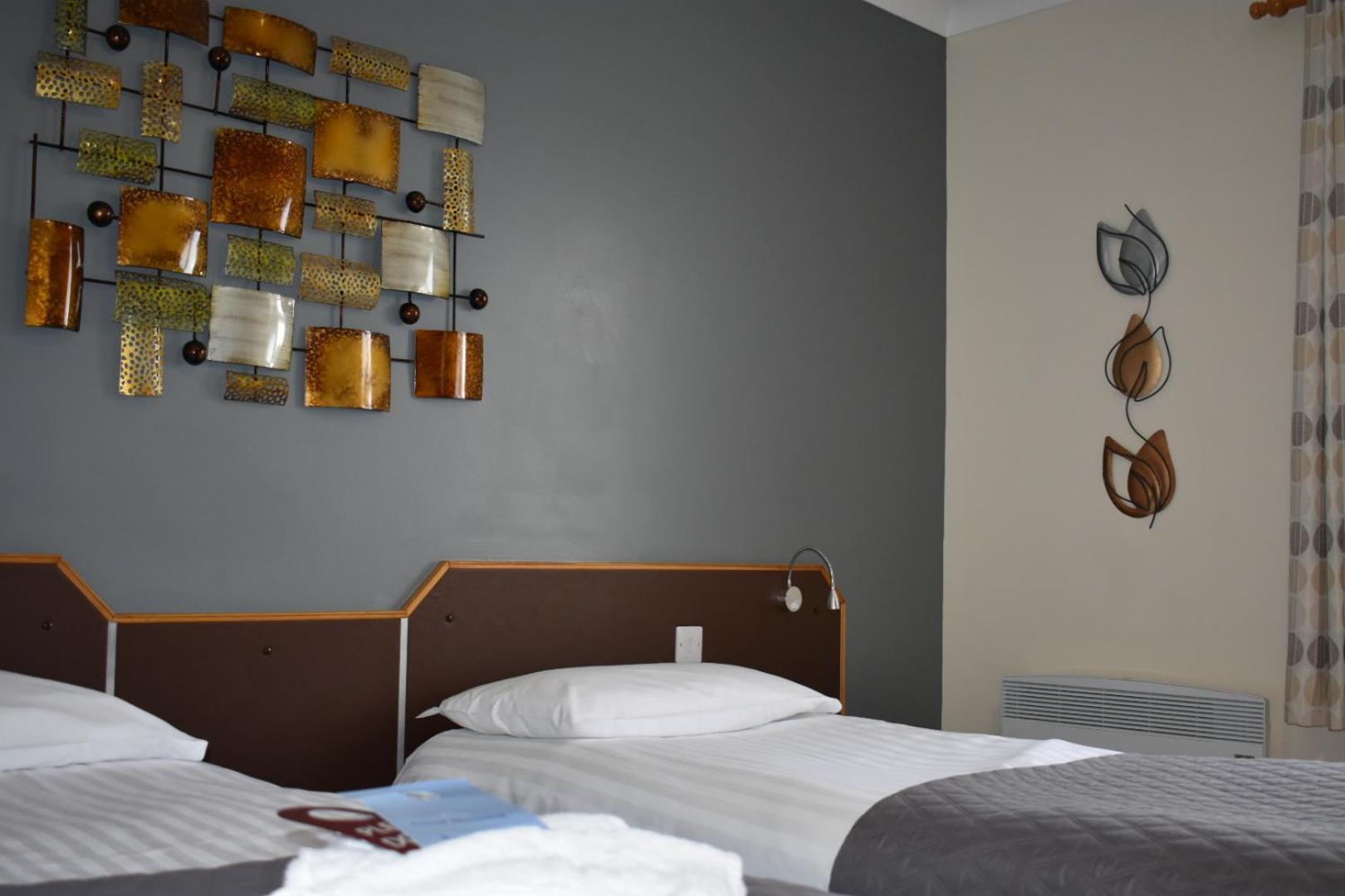 Twin Room,1675844830:JPEG