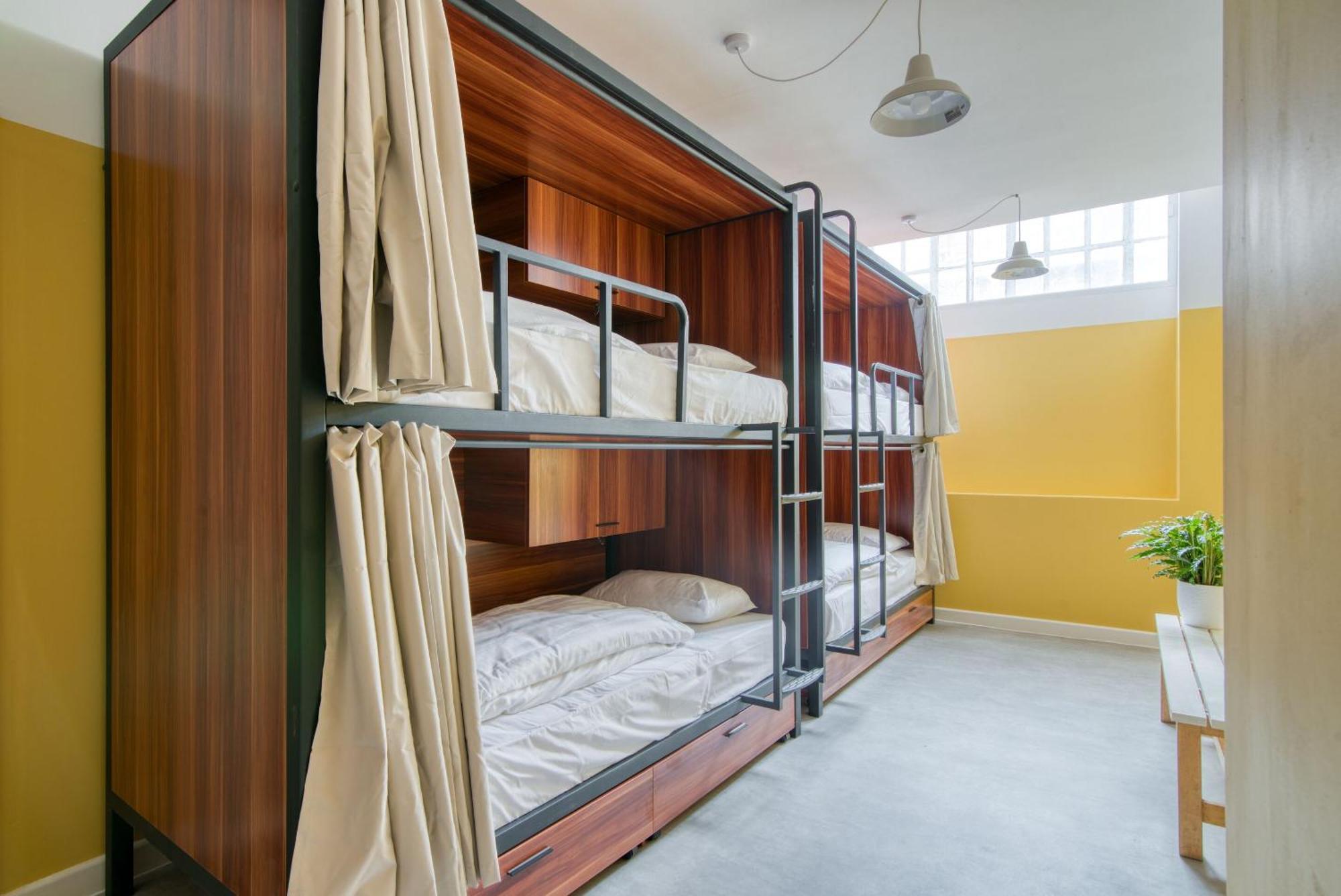 Bed 6-Bed Female Dormitory Room