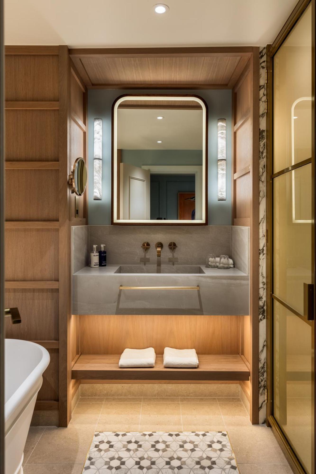Corner Suite access to full spa facilities