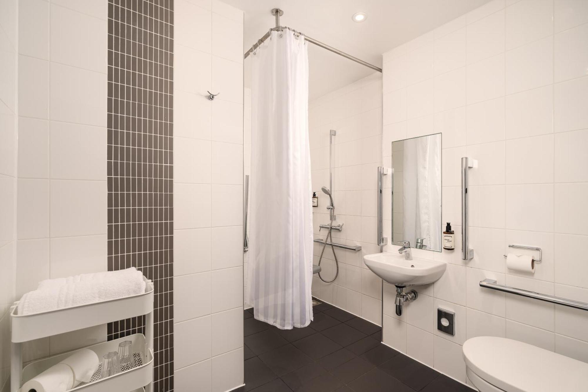 Accessible Double Room no Window